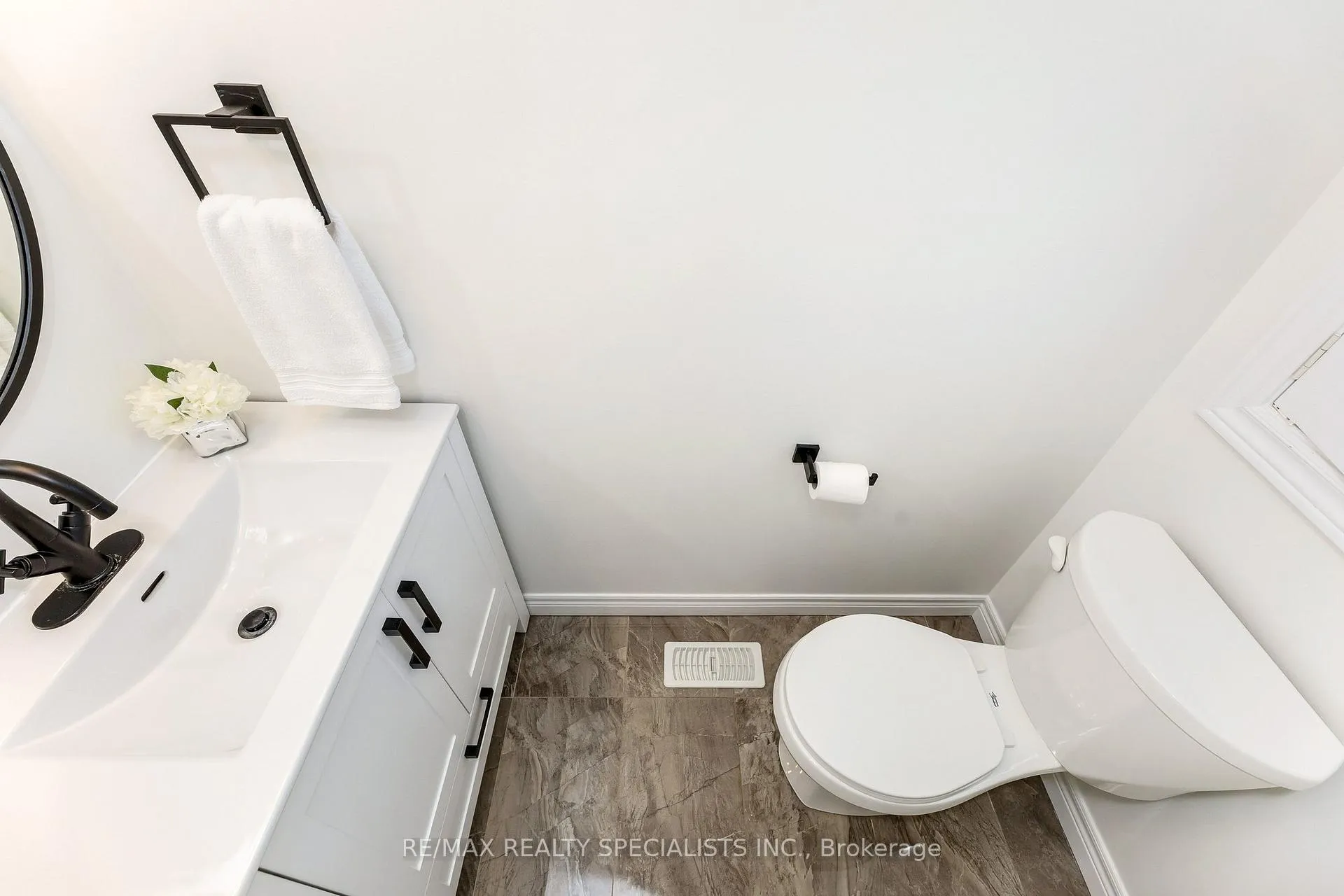 Photo 16 of 39 Fairgrounds Drive, Hamilton, Binbrook — HOMEH