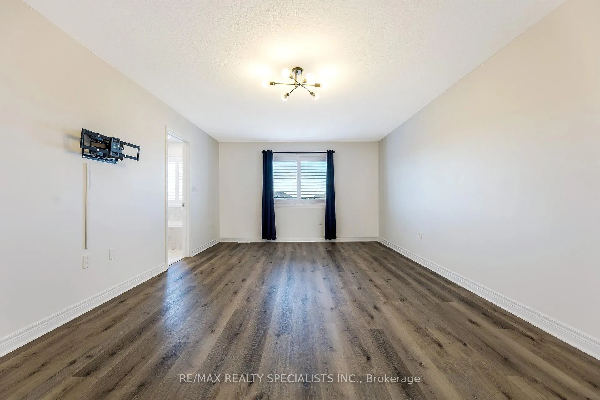 Photo 17 of 39 Fairgrounds Drive, Hamilton, Binbrook — HOMEH