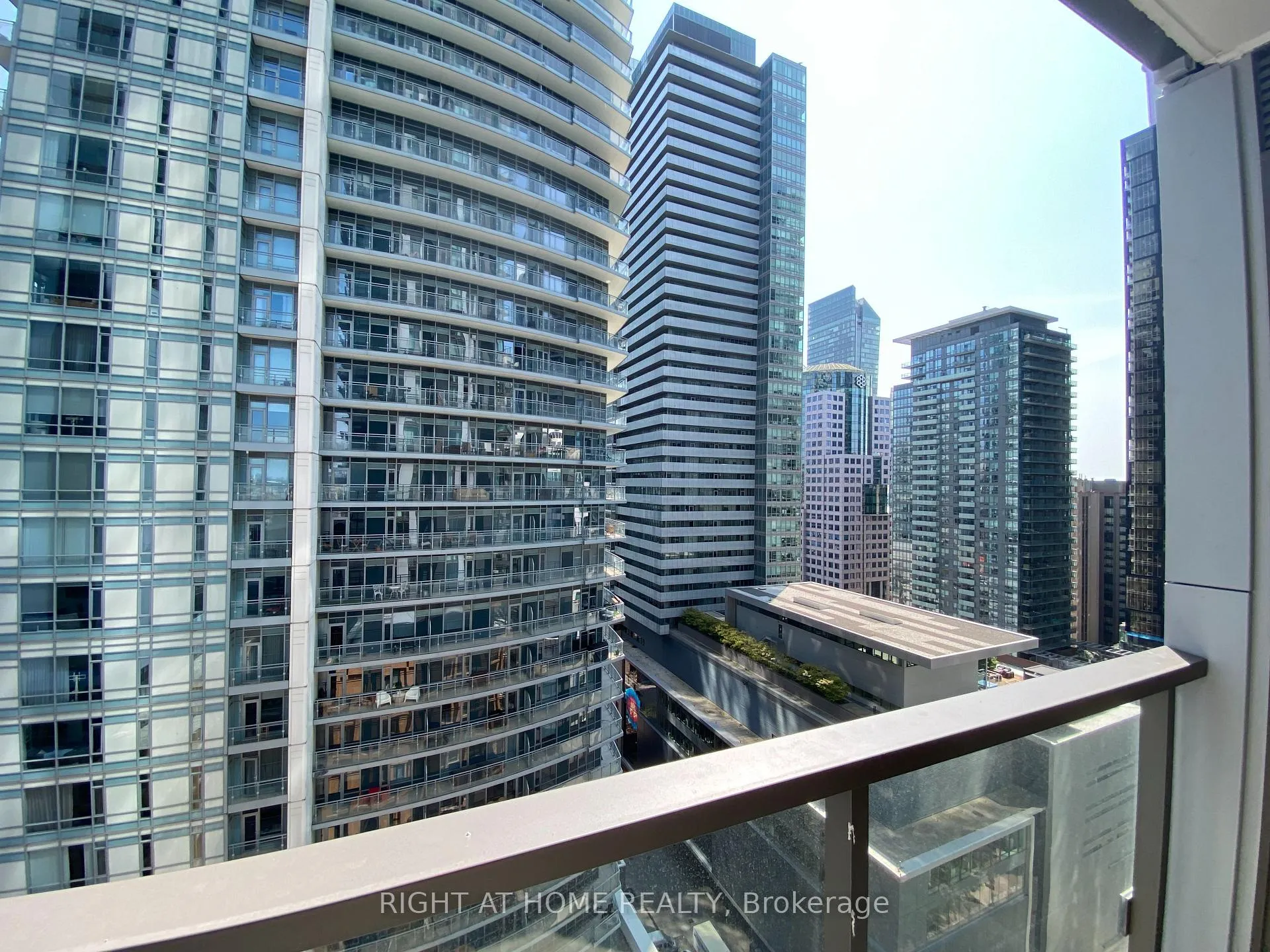 Photo 10 of Unit 2205, 8 Widmer Street, Toronto, Waterfront Communities — HOMEH