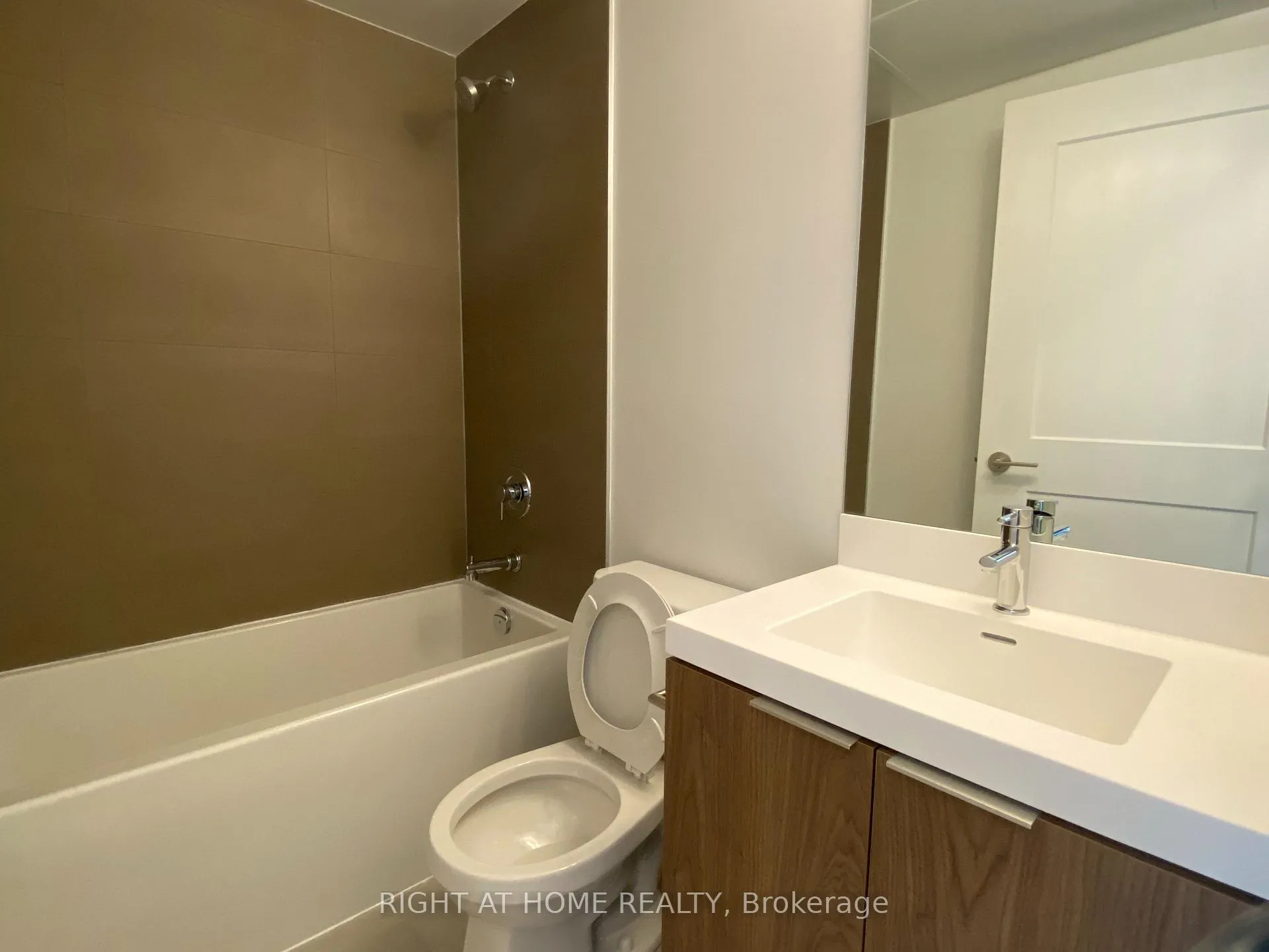 Photo 22 of Unit 2205, 8 Widmer Street, Toronto, Waterfront Communities — HOMEH