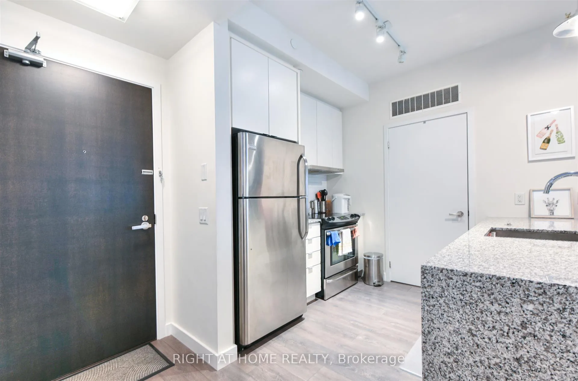 Photo 3 of Unit 101, 5035 Harvard Road, Mississauga, Churchill Meadows — HOMEH