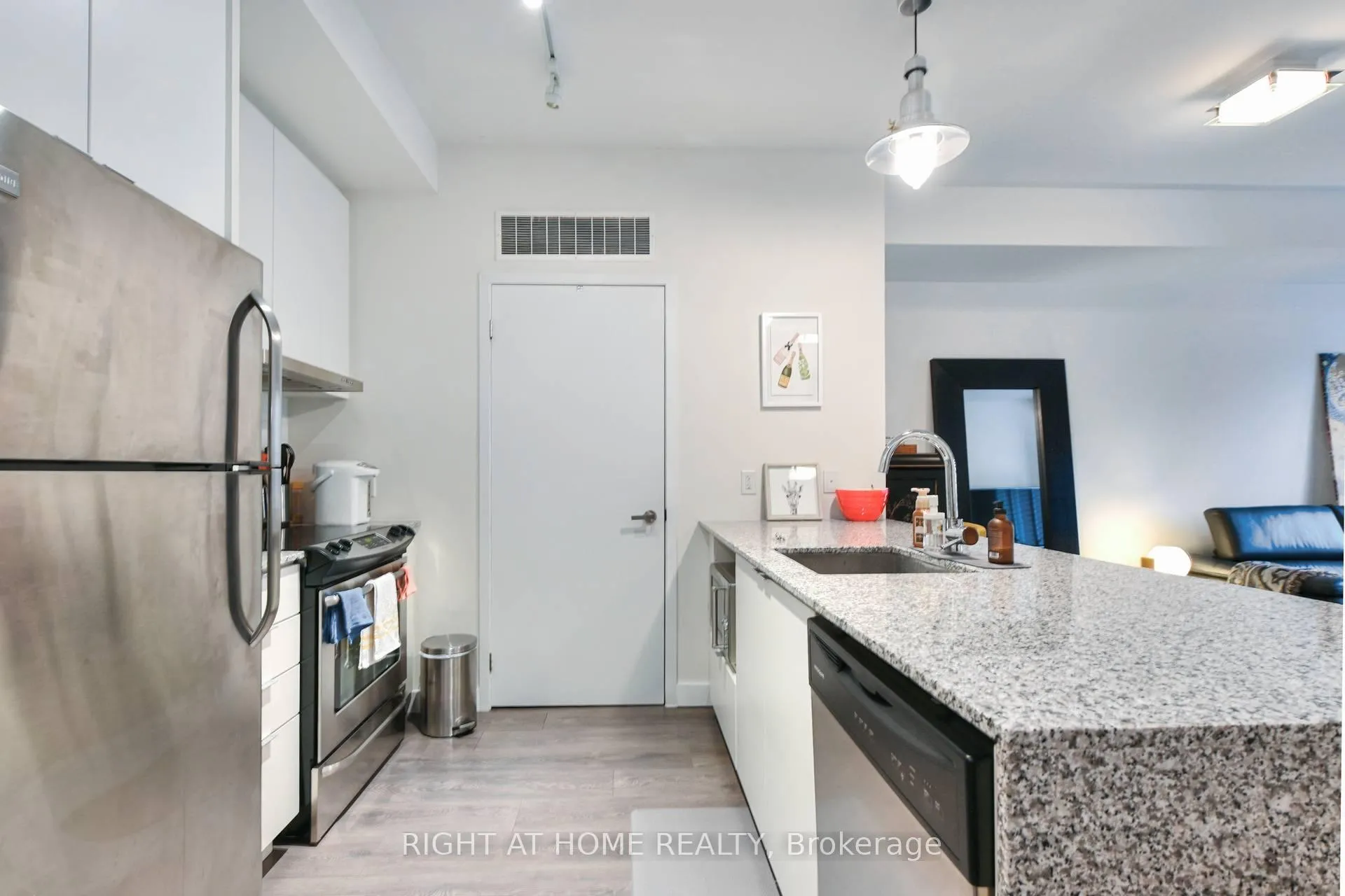 Photo 4 of Unit 101, 5035 Harvard Road, Mississauga, Churchill Meadows — HOMEH