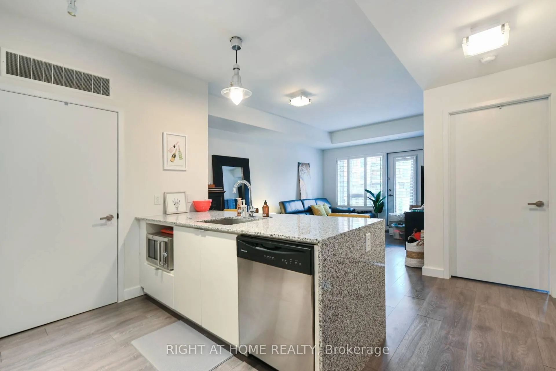 Photo 5 of Unit 101, 5035 Harvard Road, Mississauga, Churchill Meadows — HOMEH