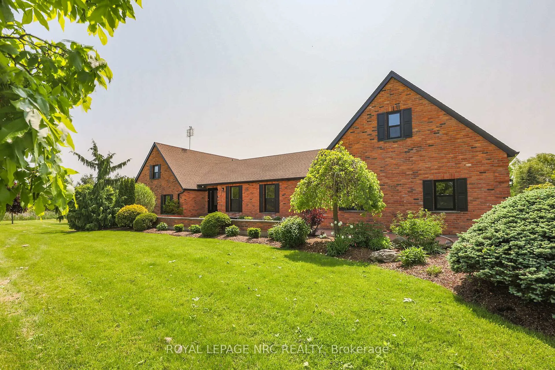 Photo 4 of 2021 Victoria Avenue, Pelham, North Pelham — HOMEH