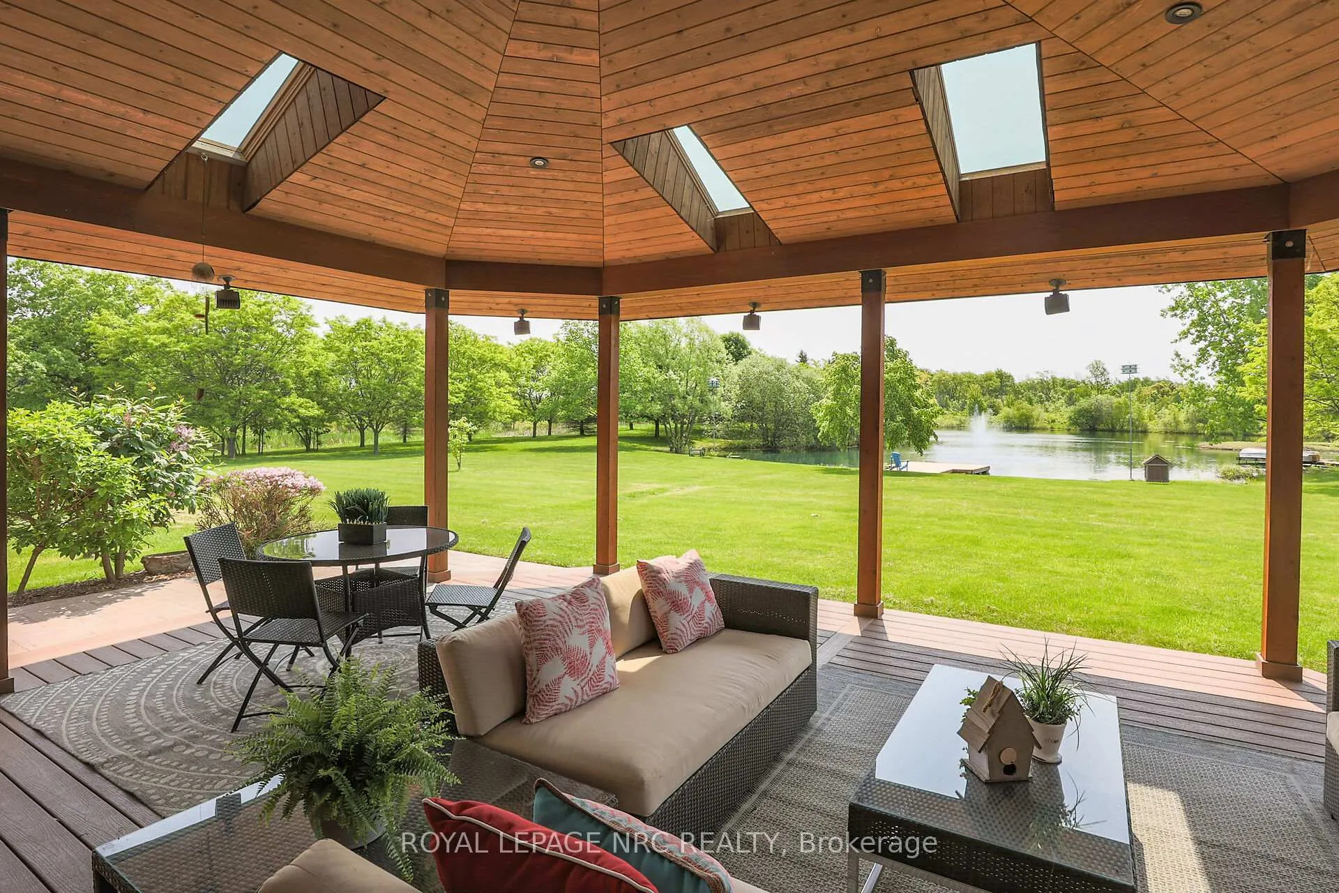 Photo 7 of 2021 Victoria Avenue, Pelham, North Pelham — HOMEH