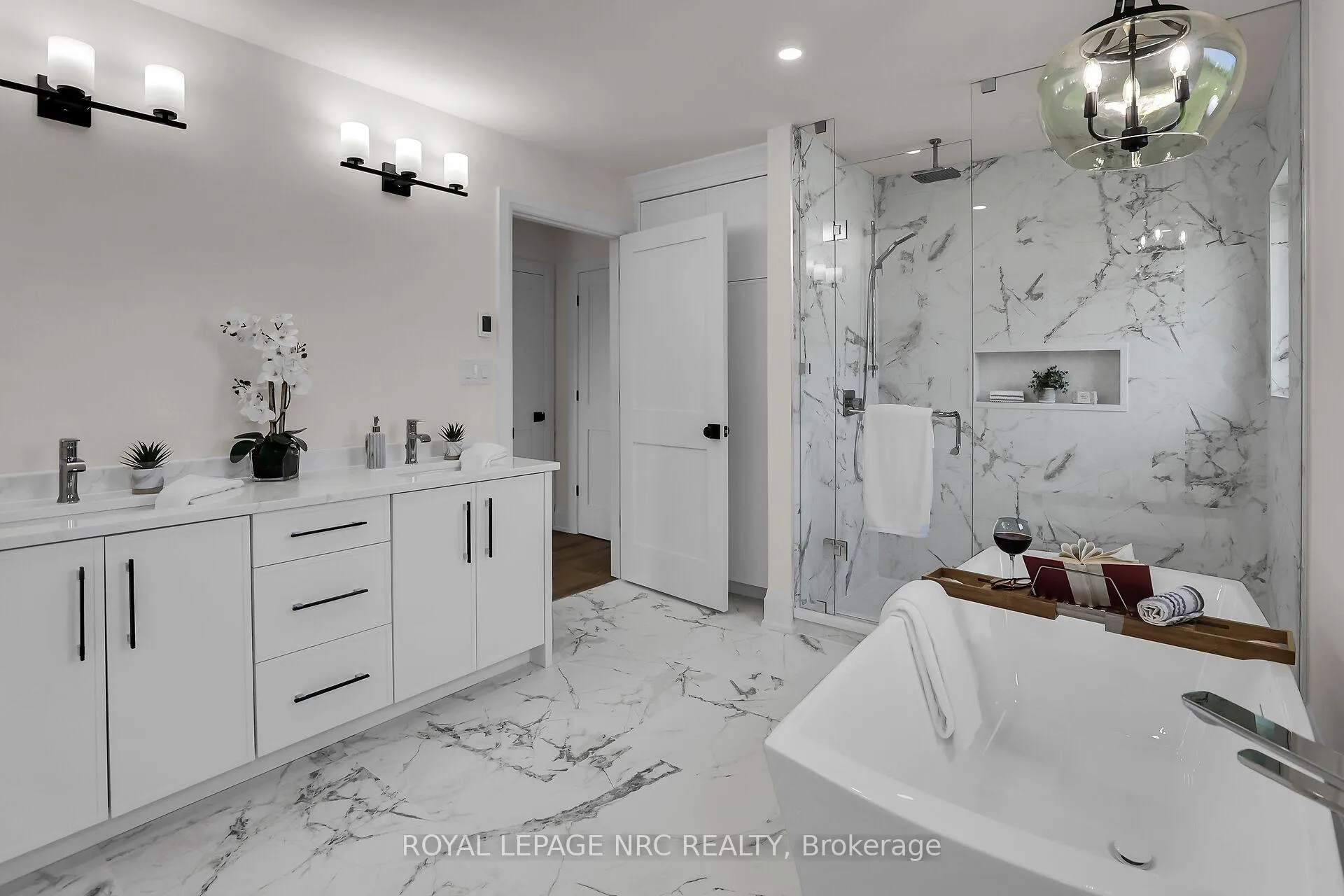 Photo 21 of 2021 Victoria Avenue, Pelham, North Pelham — HOMEH