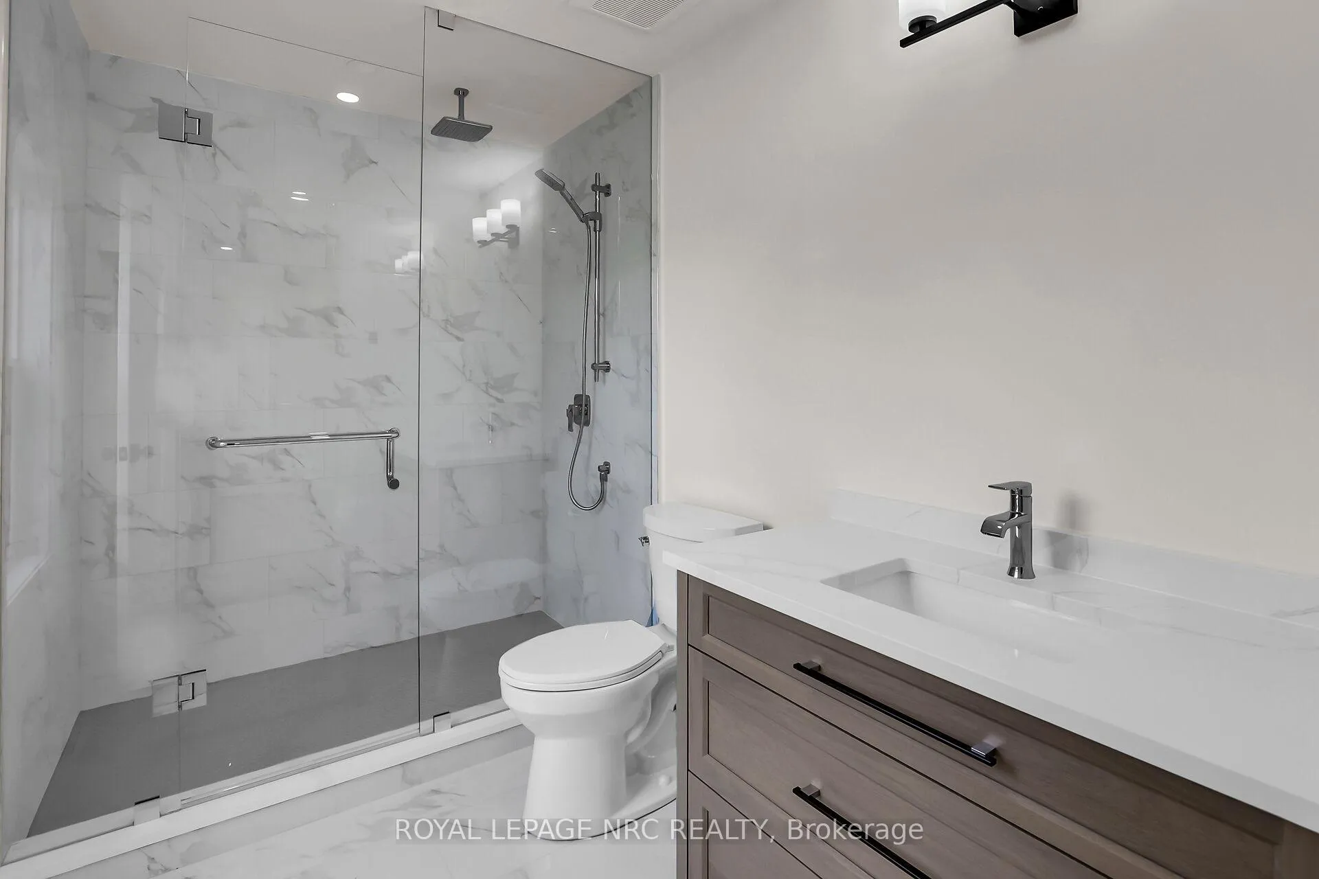 Photo 24 of 2021 Victoria Avenue, Pelham, North Pelham — HOMEH