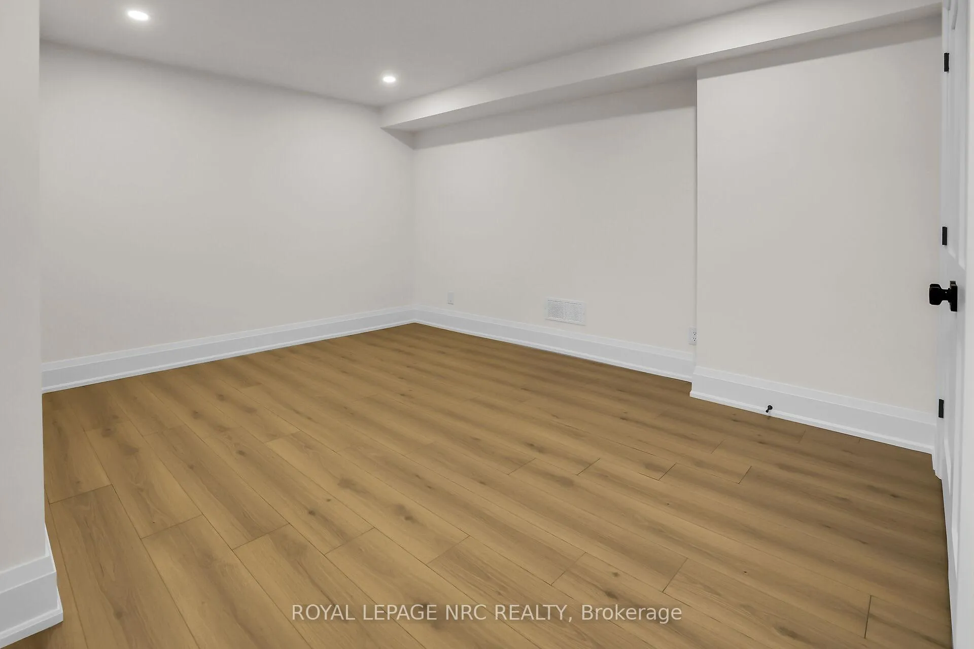 Photo 26 of 2021 Victoria Avenue, Pelham, North Pelham — HOMEH