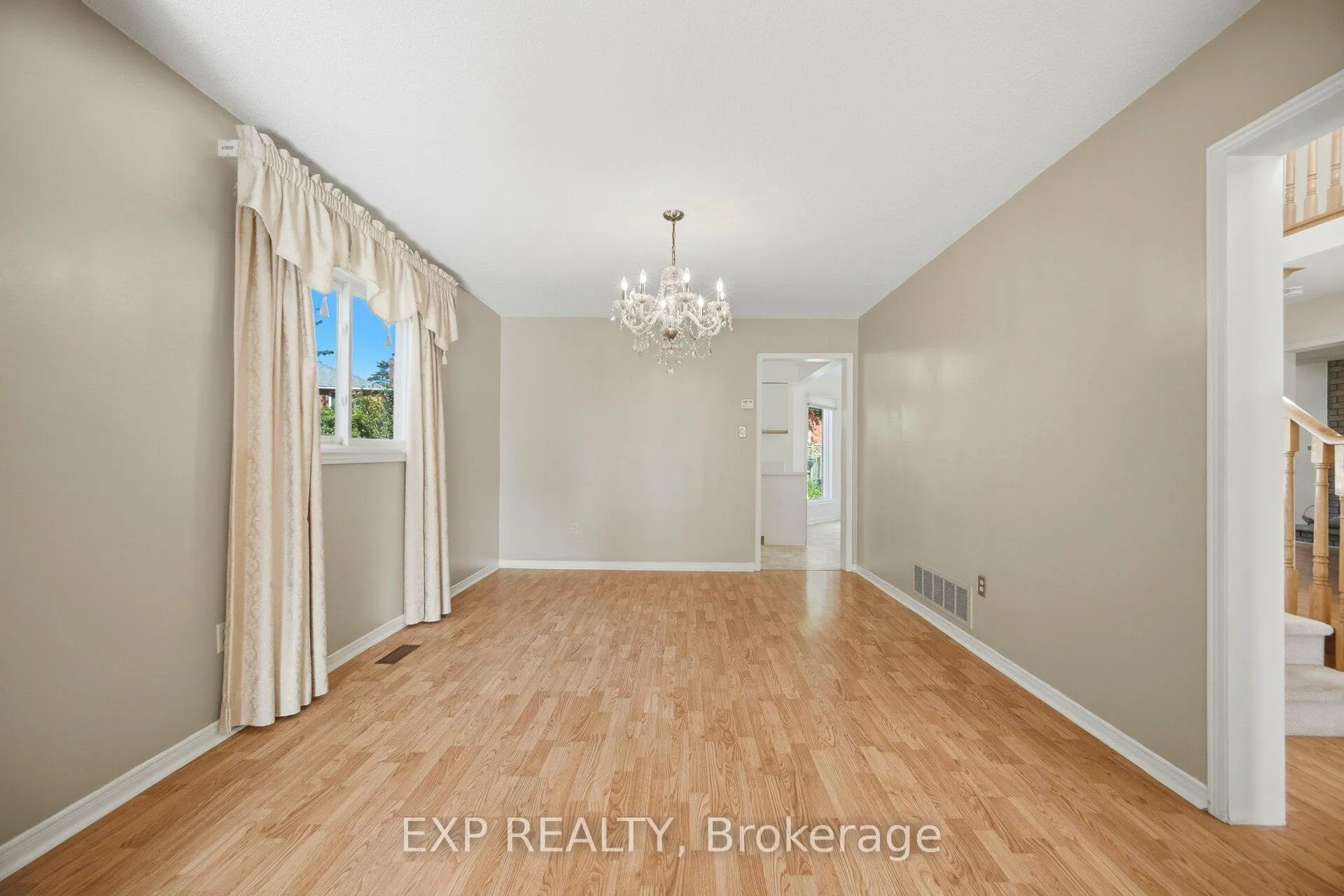 Photo 5 of 1938 Kempton Park Drive, Mississauga, Central Erin Mills — HOMEH