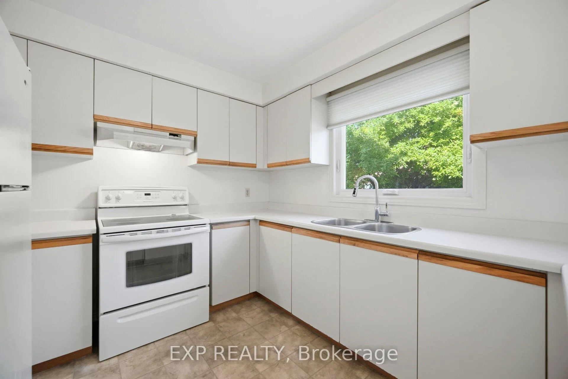 Photo 8 of 1938 Kempton Park Drive, Mississauga, Central Erin Mills — HOMEH