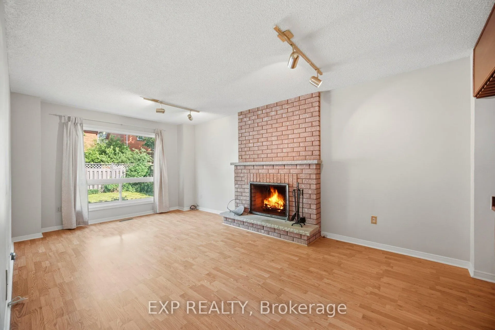 Photo 12 of 1938 Kempton Park Drive, Mississauga, Central Erin Mills — HOMEH