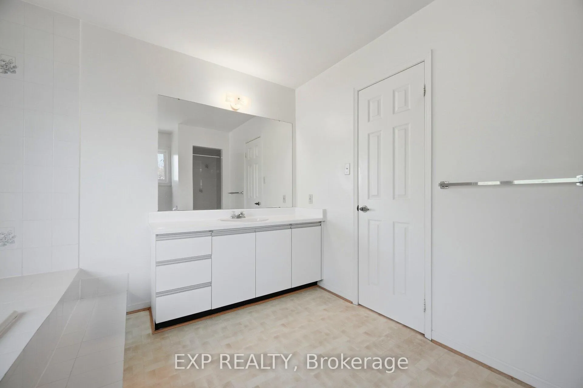Photo 25 of 1938 Kempton Park Drive, Mississauga, Central Erin Mills — HOMEH