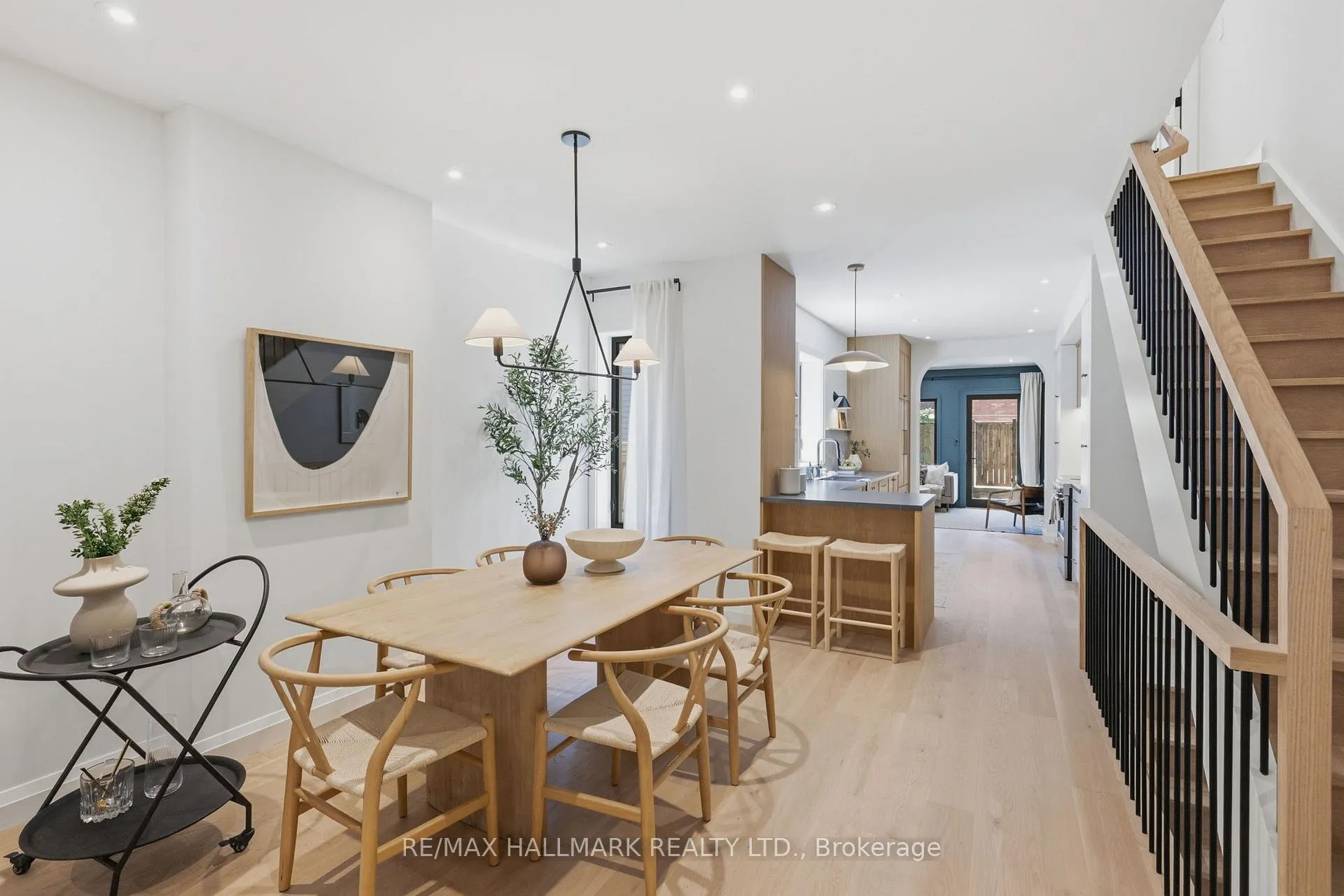 Photo 9 of 32 Howland Road, Toronto, North Riverdale — HOMEH