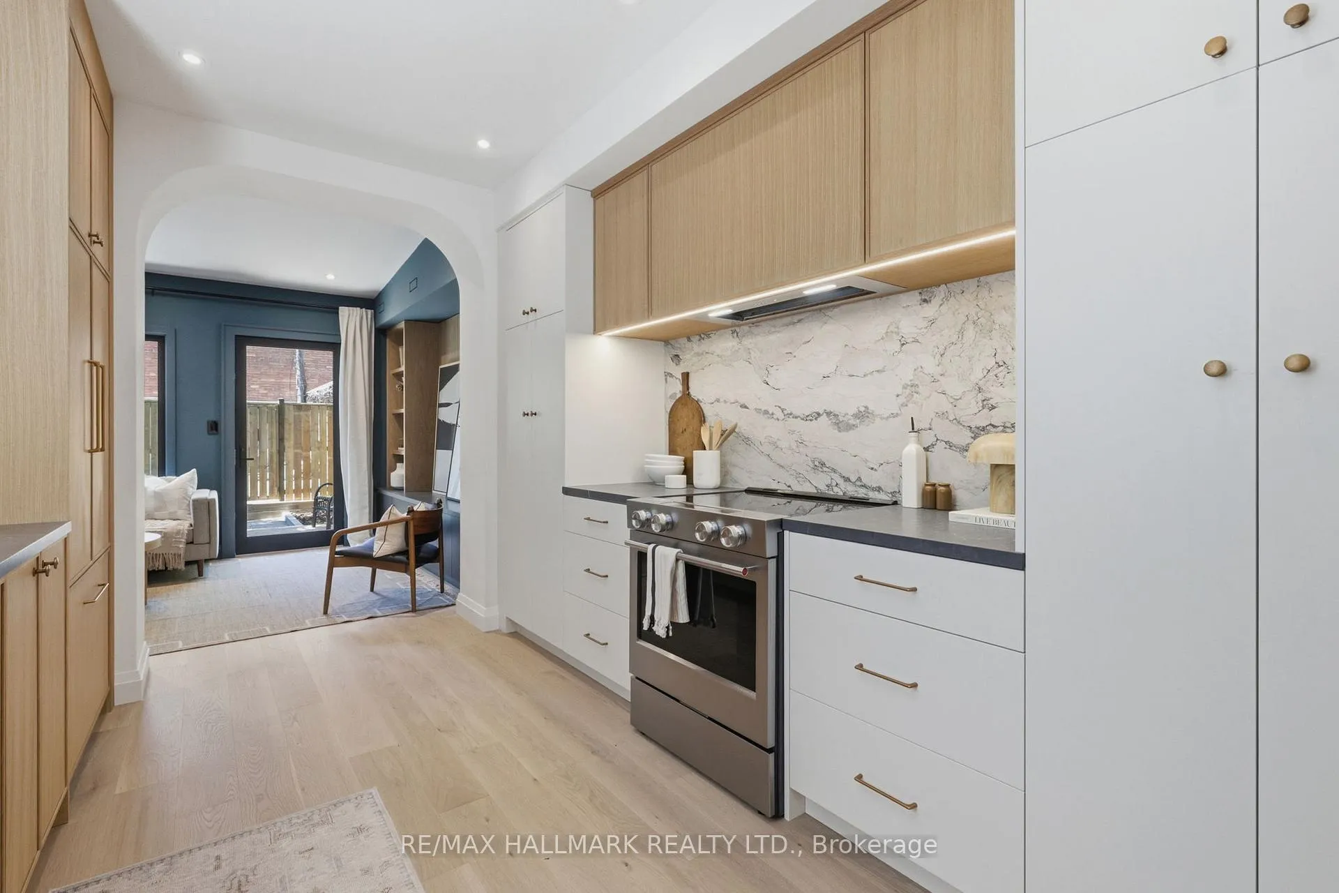 Photo 14 of 32 Howland Road, Toronto, North Riverdale — HOMEH