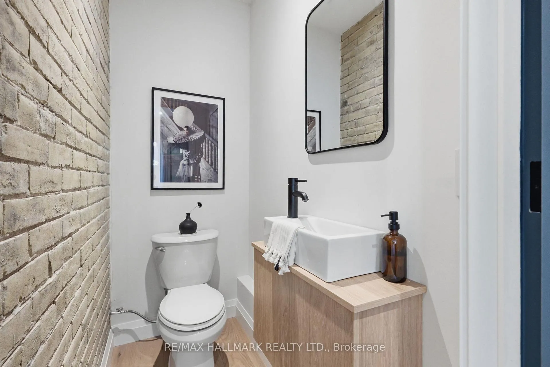 Photo 20 of 32 Howland Road, Toronto, North Riverdale — HOMEH
