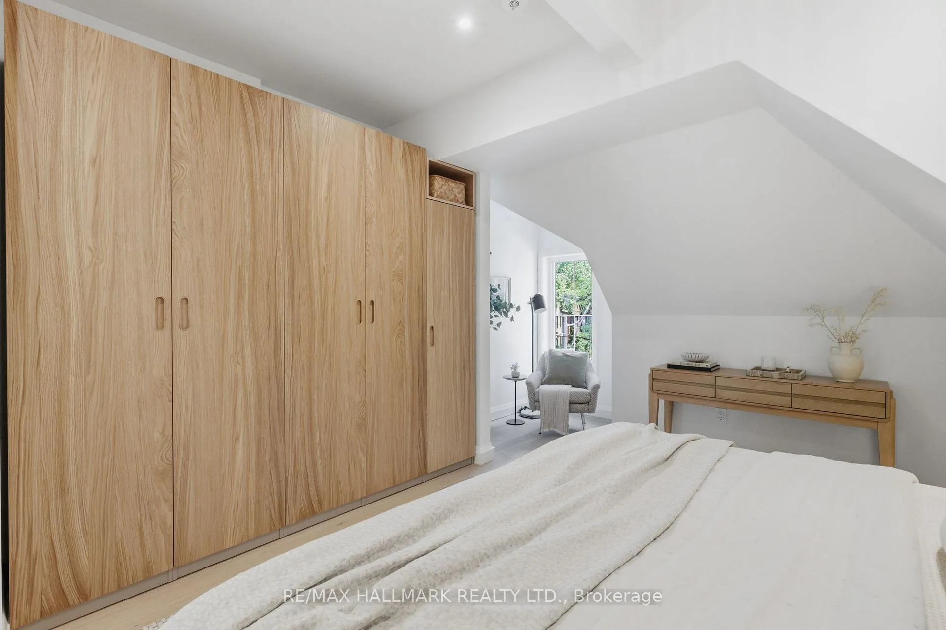 Photo 33 of 32 Howland Road, Toronto, North Riverdale — HOMEH