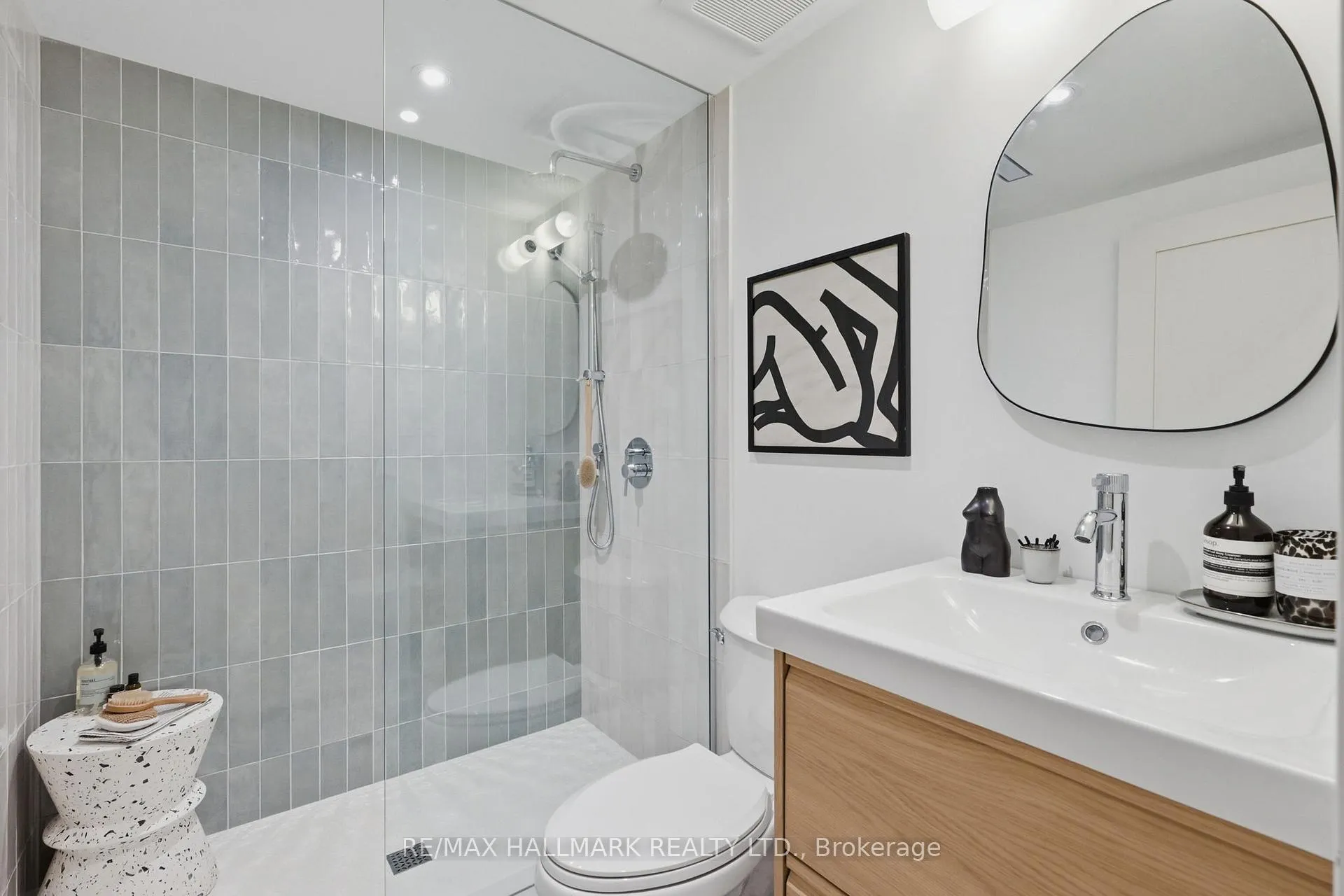 Photo 40 of 32 Howland Road, Toronto, North Riverdale — HOMEH