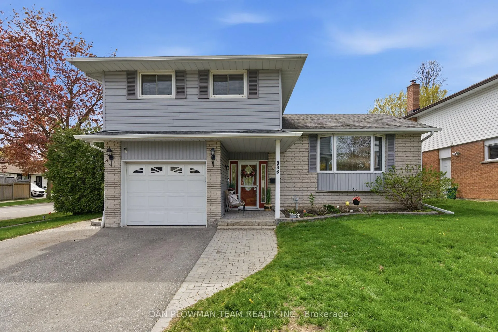 Front of 986 Central Park Boulevard N