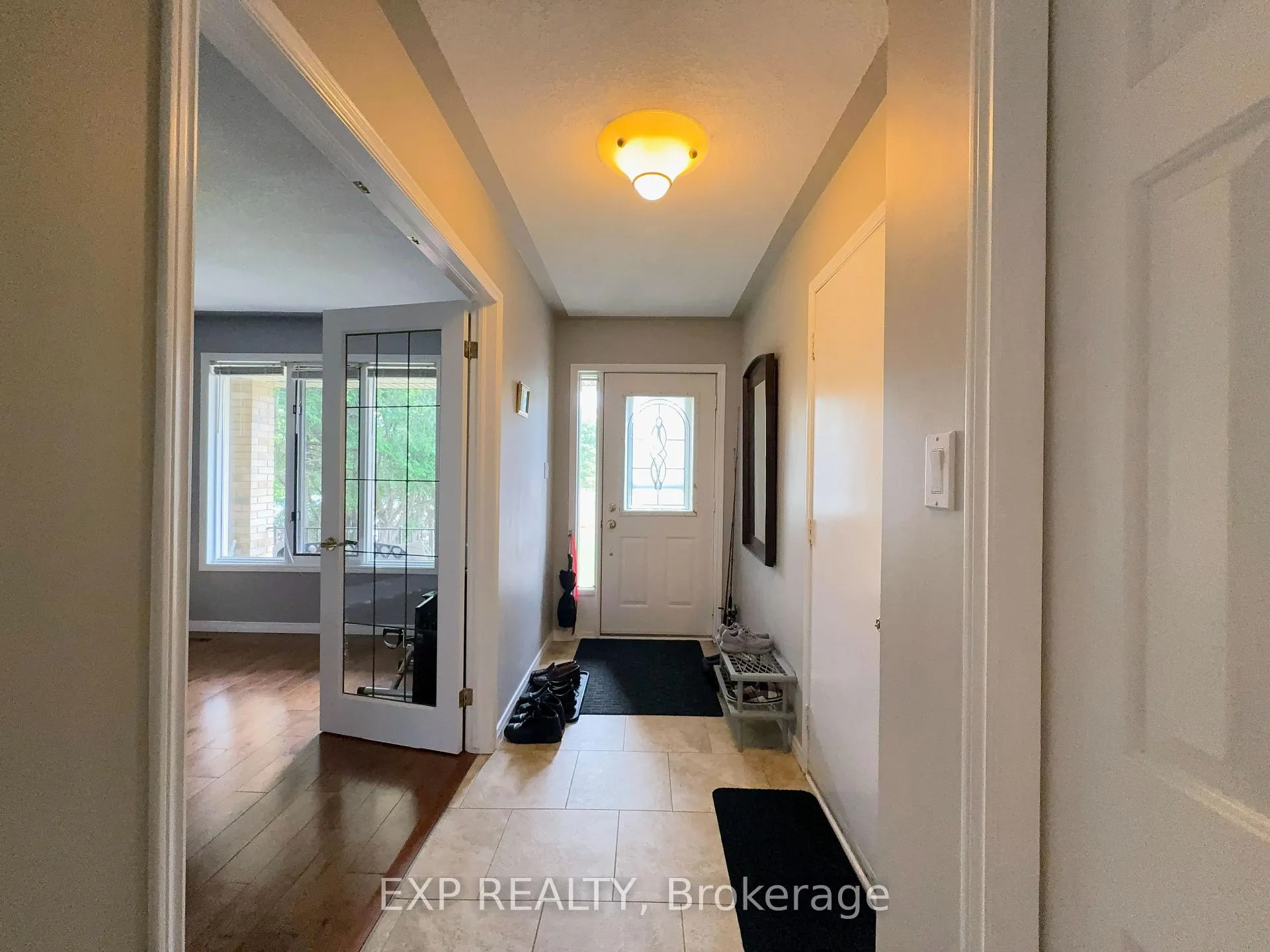 Photo 5 of 1050 Willow Drive, London, South Y — HOMEH