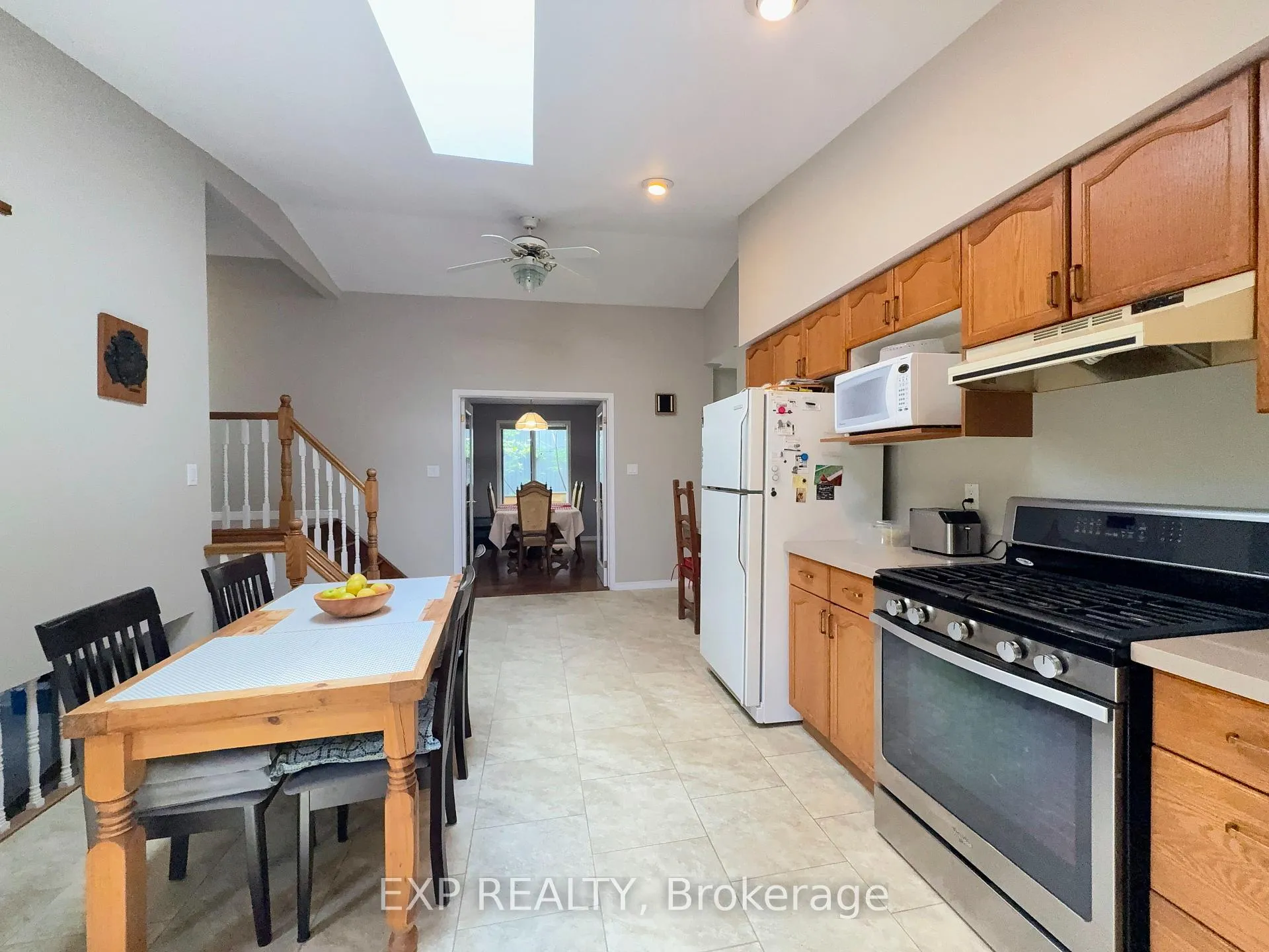 Photo 10 of 1050 Willow Drive, London, South Y — HOMEH