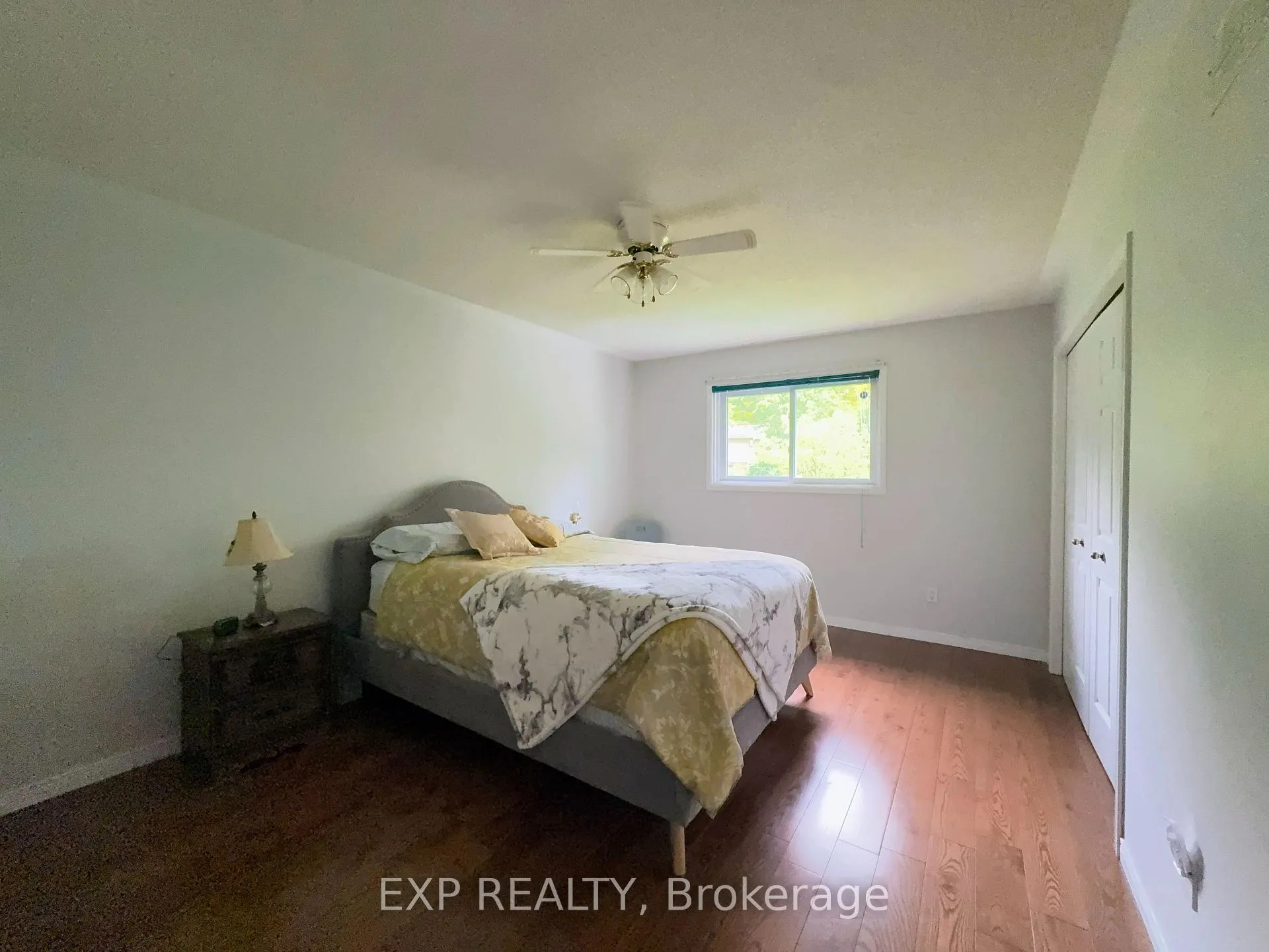 Photo 17 of 1050 Willow Drive, London, South Y — HOMEH