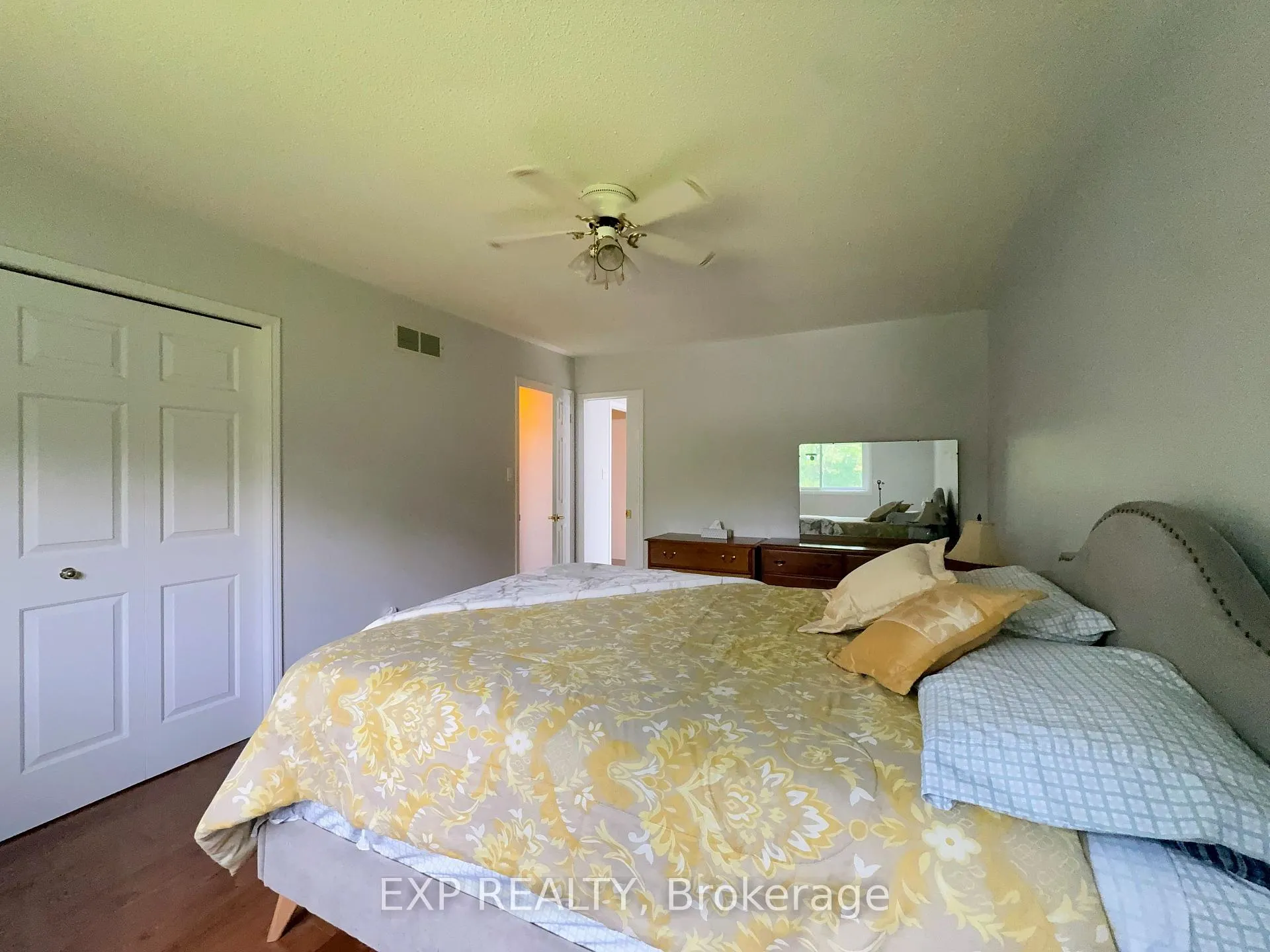 Photo 18 of 1050 Willow Drive, London, South Y — HOMEH