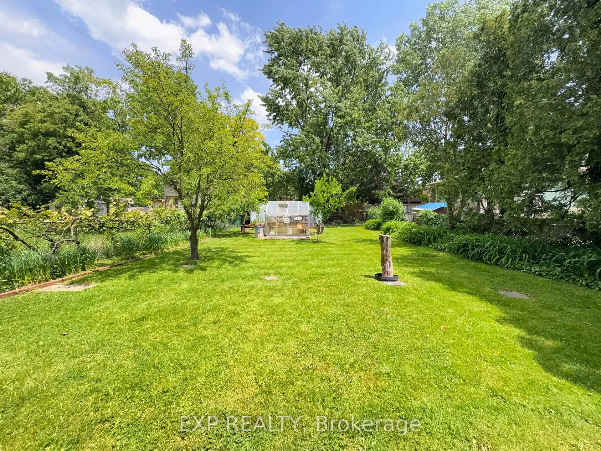 Photo 24 of 1050 Willow Drive, London, South Y — HOMEH