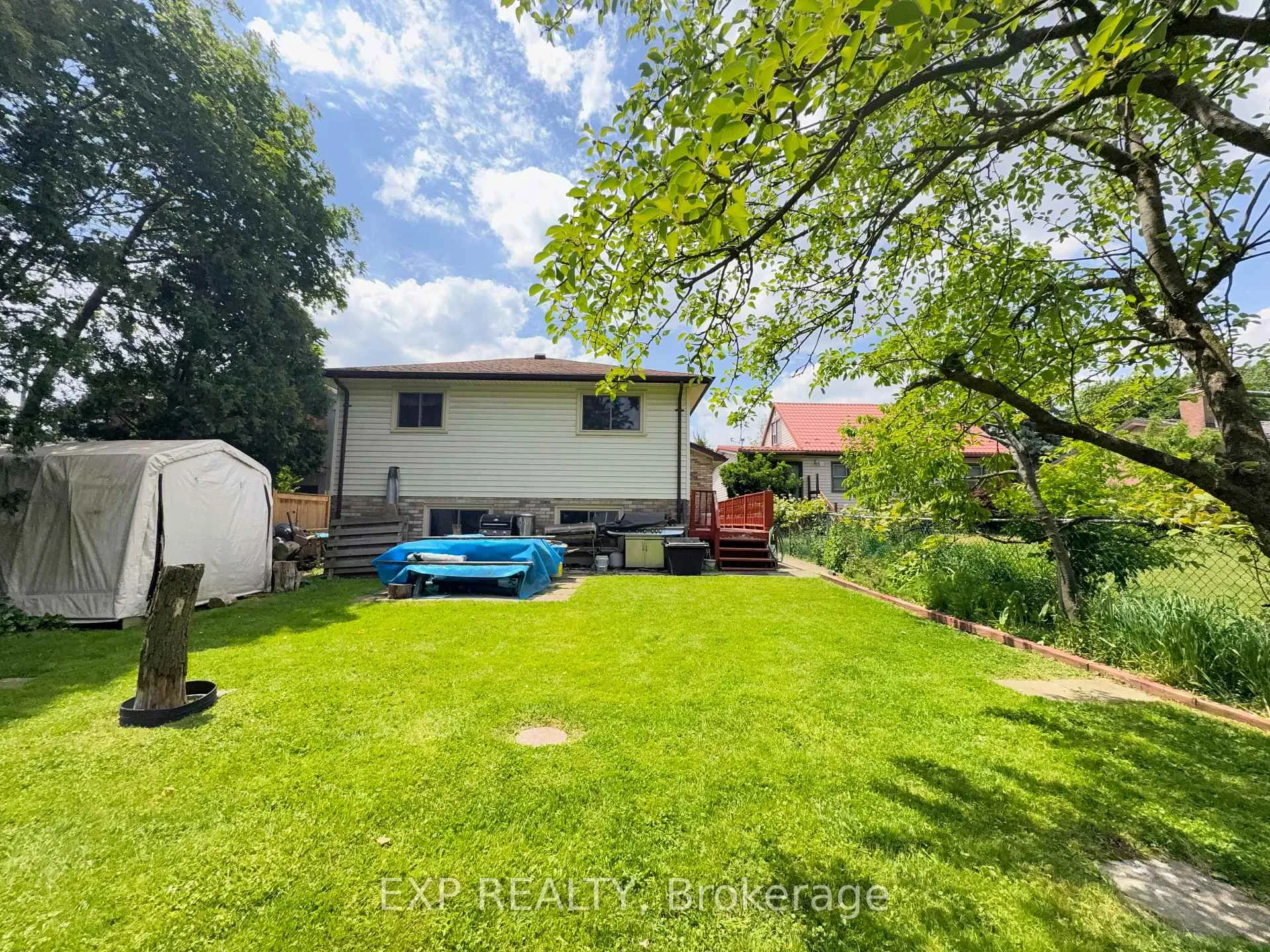 Photo 25 of 1050 Willow Drive, London, South Y — HOMEH