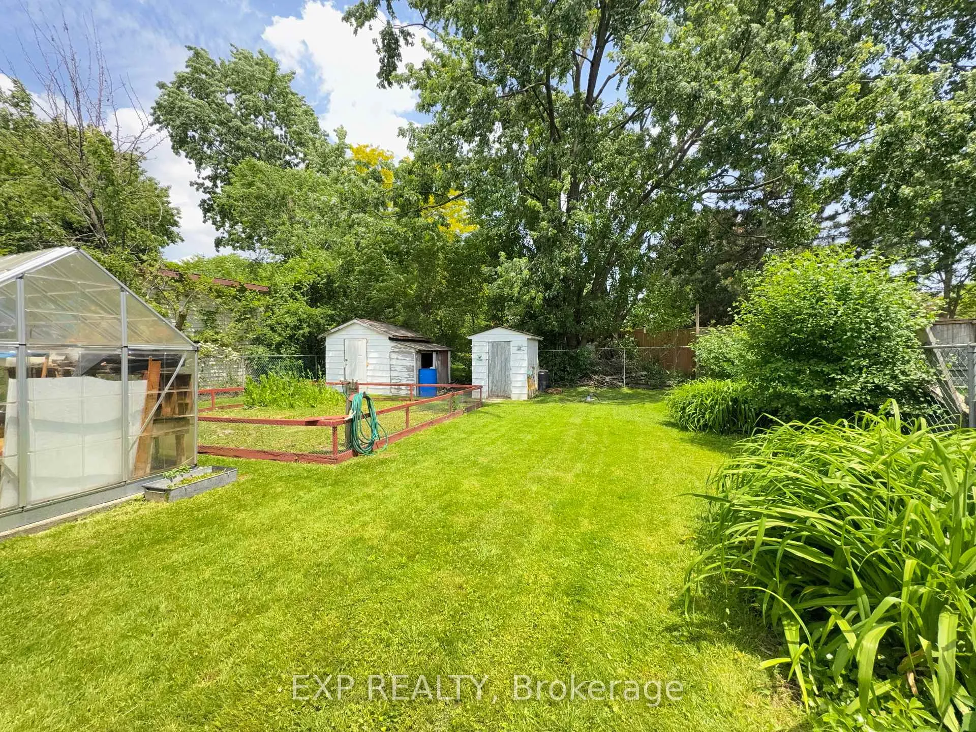 Photo 26 of 1050 Willow Drive, London, South Y — HOMEH