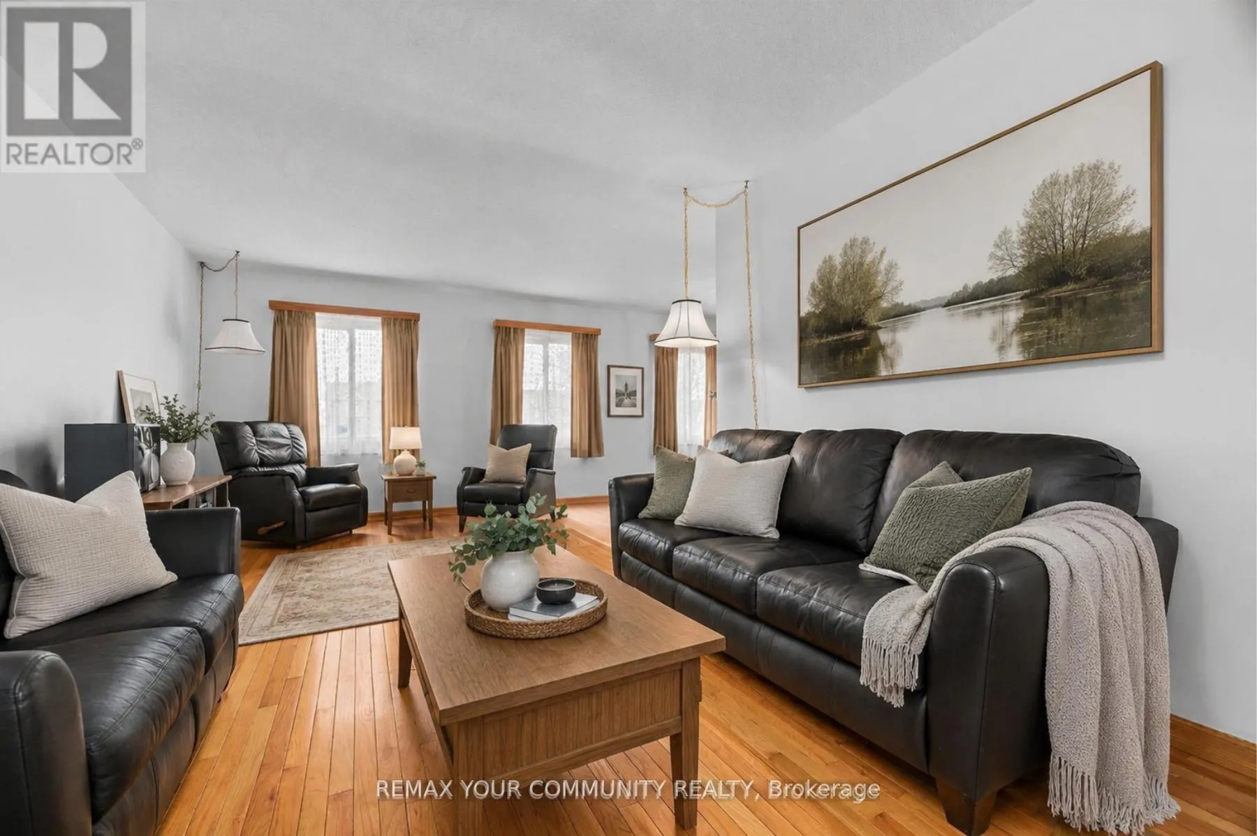 Photo 3 of 21 Wright Crescent, Ajax, Central — HOMEH