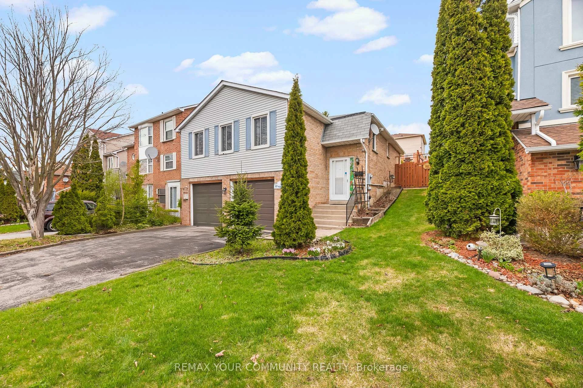 Photo 2 of 21 Wright Crescent, Ajax, Central — HOMEH