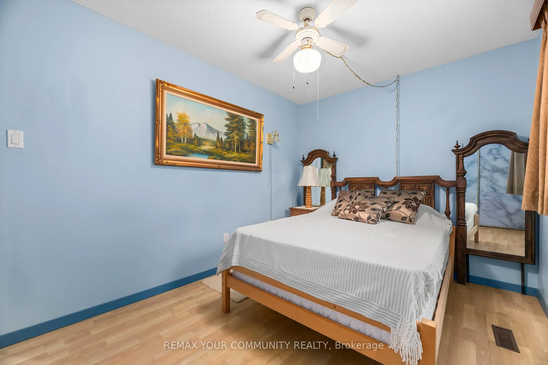 Photo 8 of 21 Wright Crescent, Ajax, Central — HOMEH