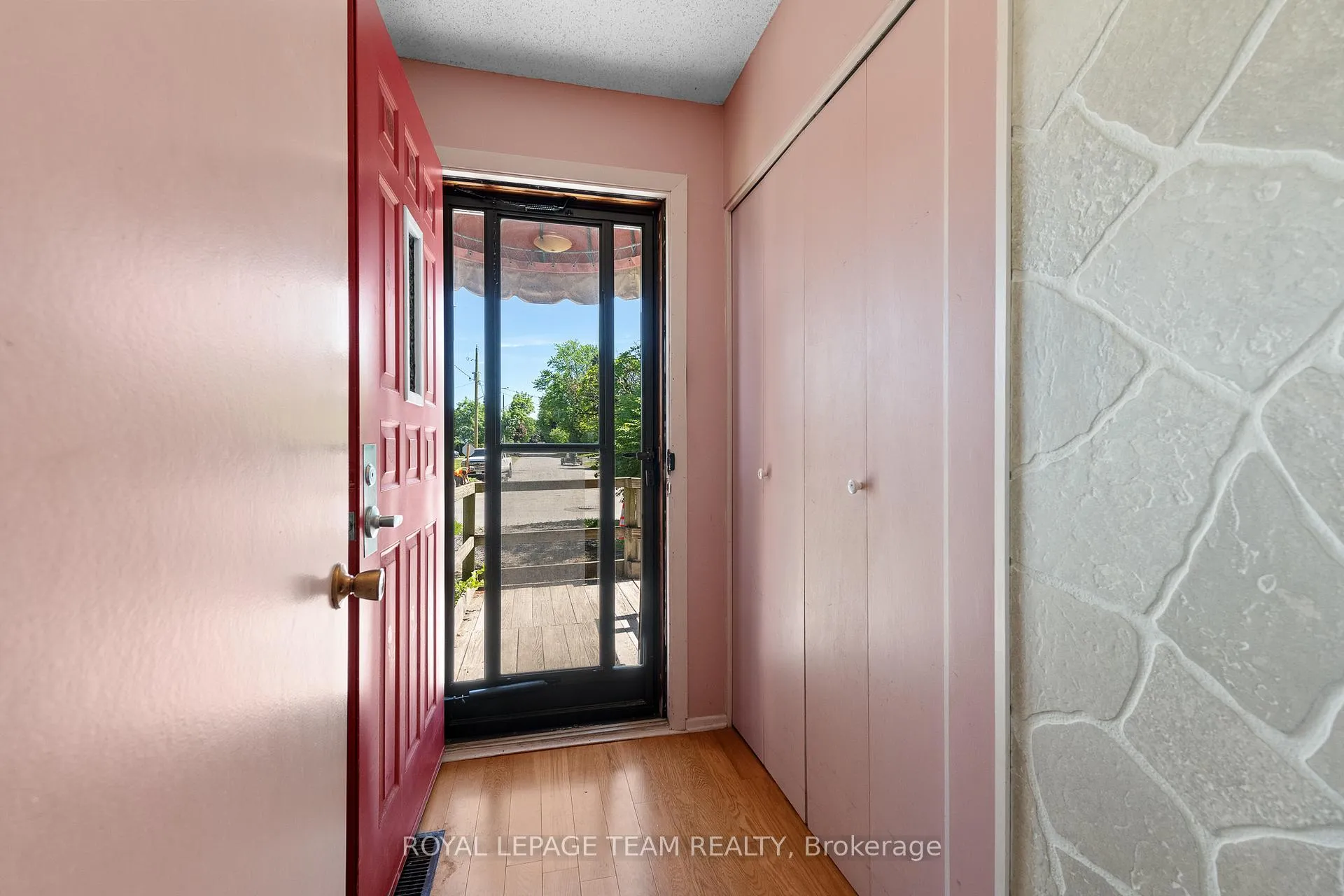 Photo 4 of 961 Greenbriar Avenue, Ottawa, Carleton Heights — HOMEH
