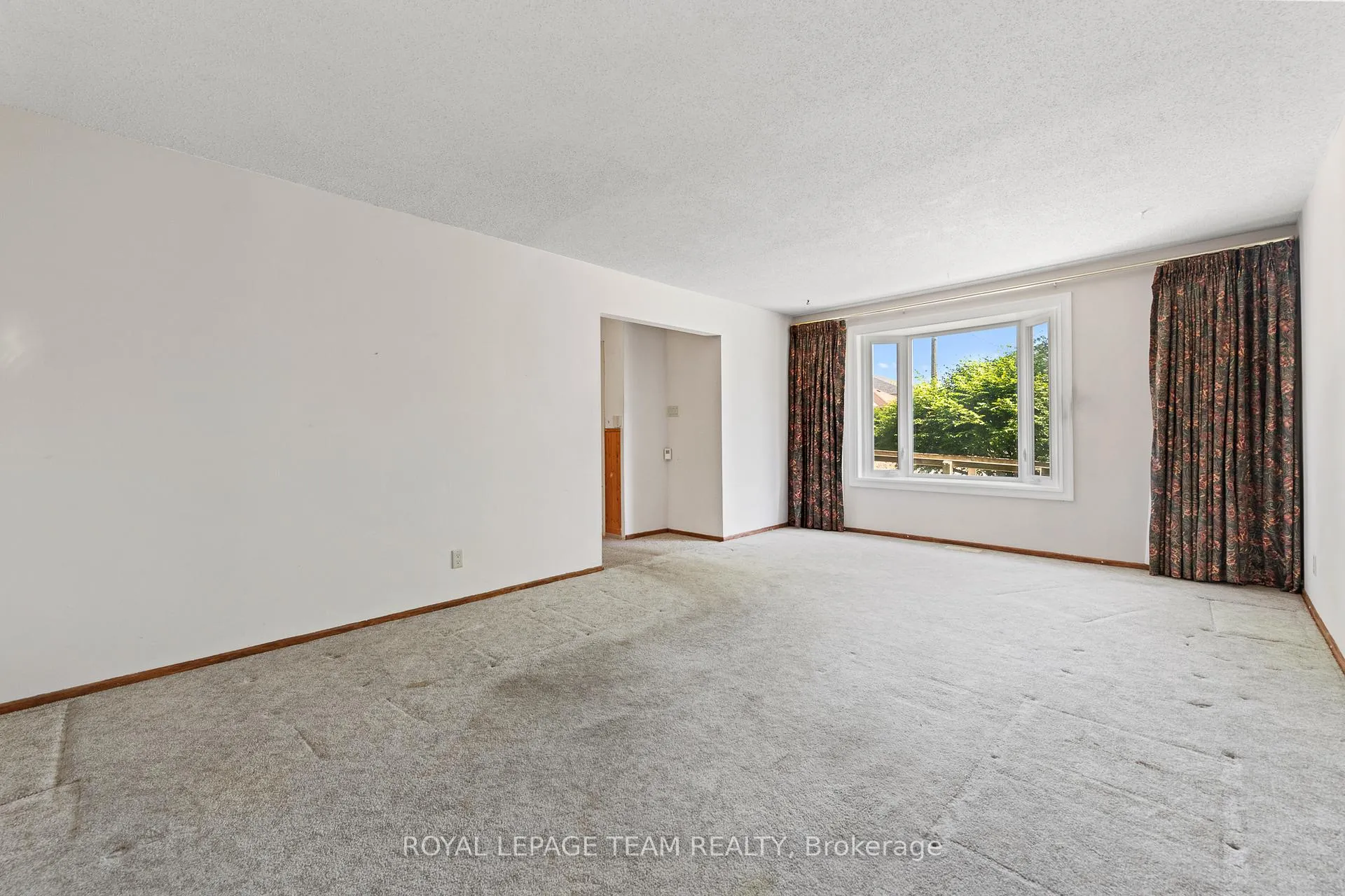 Photo 5 of 961 Greenbriar Avenue, Ottawa, Carleton Heights — HOMEH