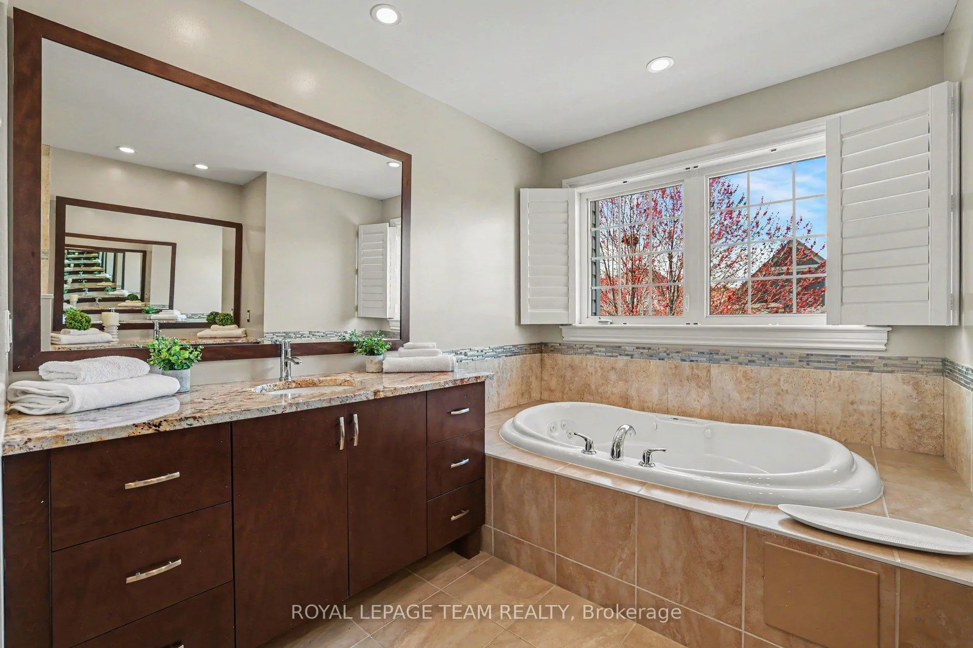 Photo 23 of 594 Overland Drive, Ottawa, Stittsville (North) — HOMEH