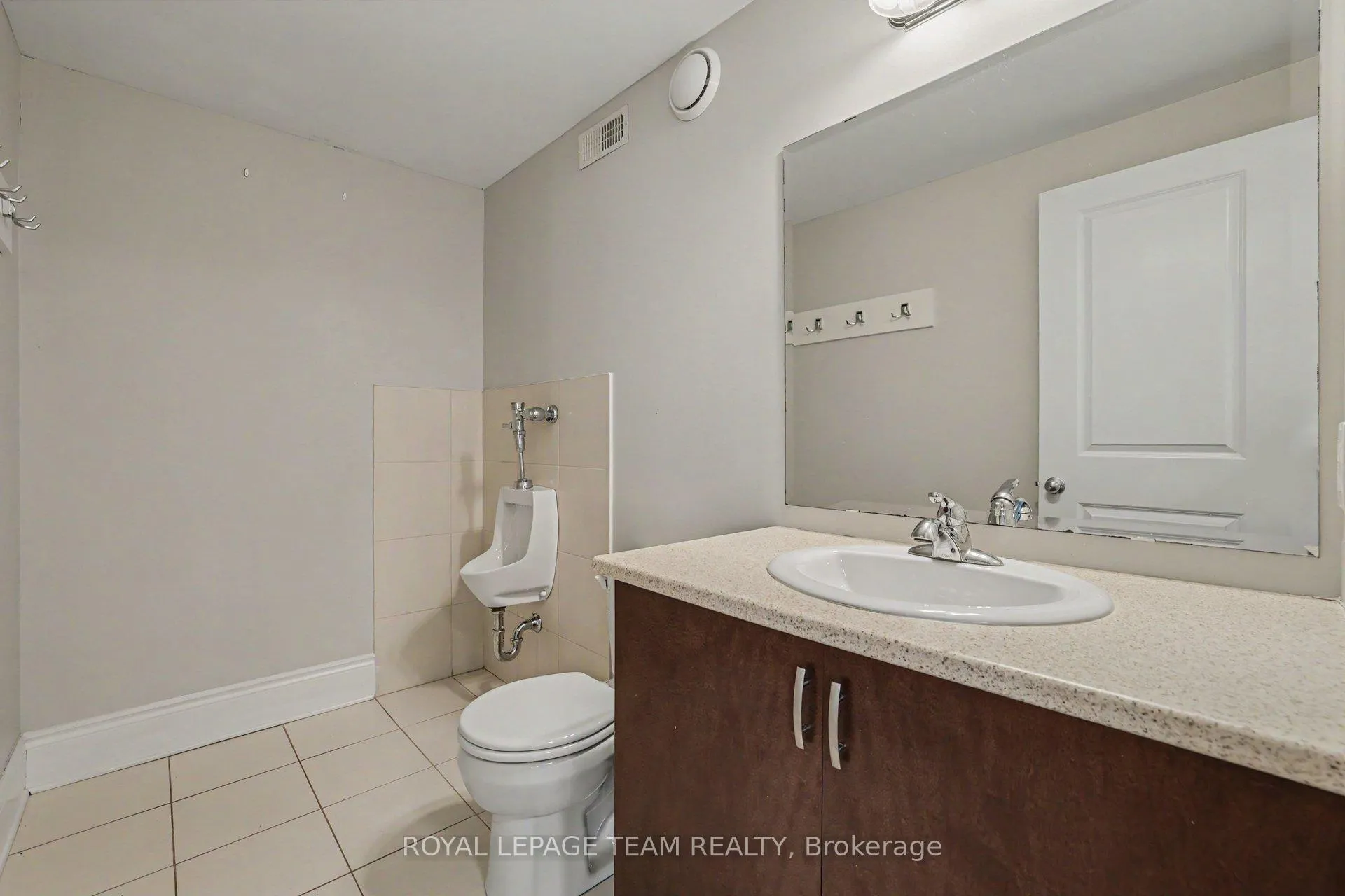 Photo 33 of 594 Overland Drive, Ottawa, Stittsville (North) — HOMEH