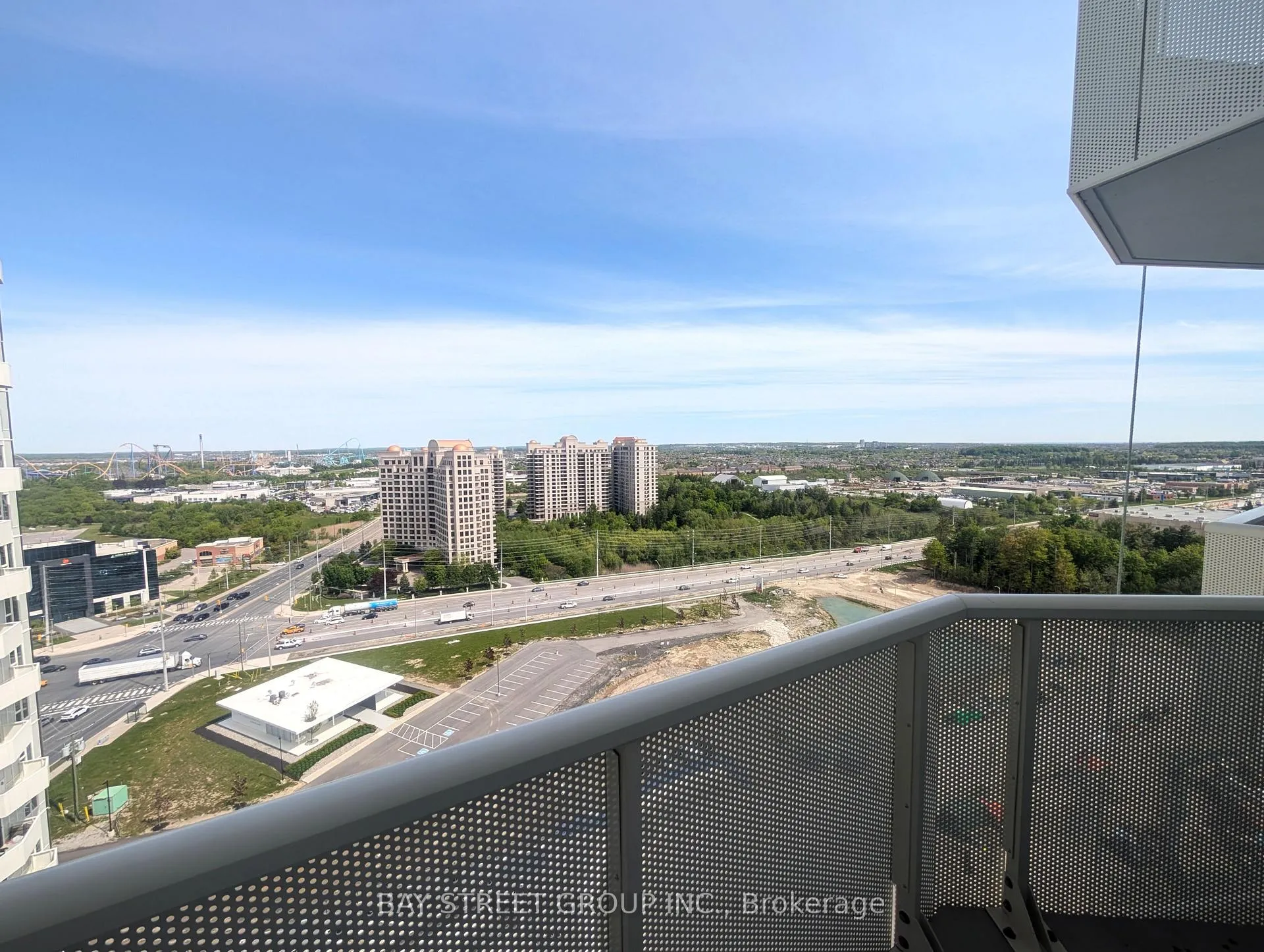 Front of Unit 1704, 474 Caldari Road N