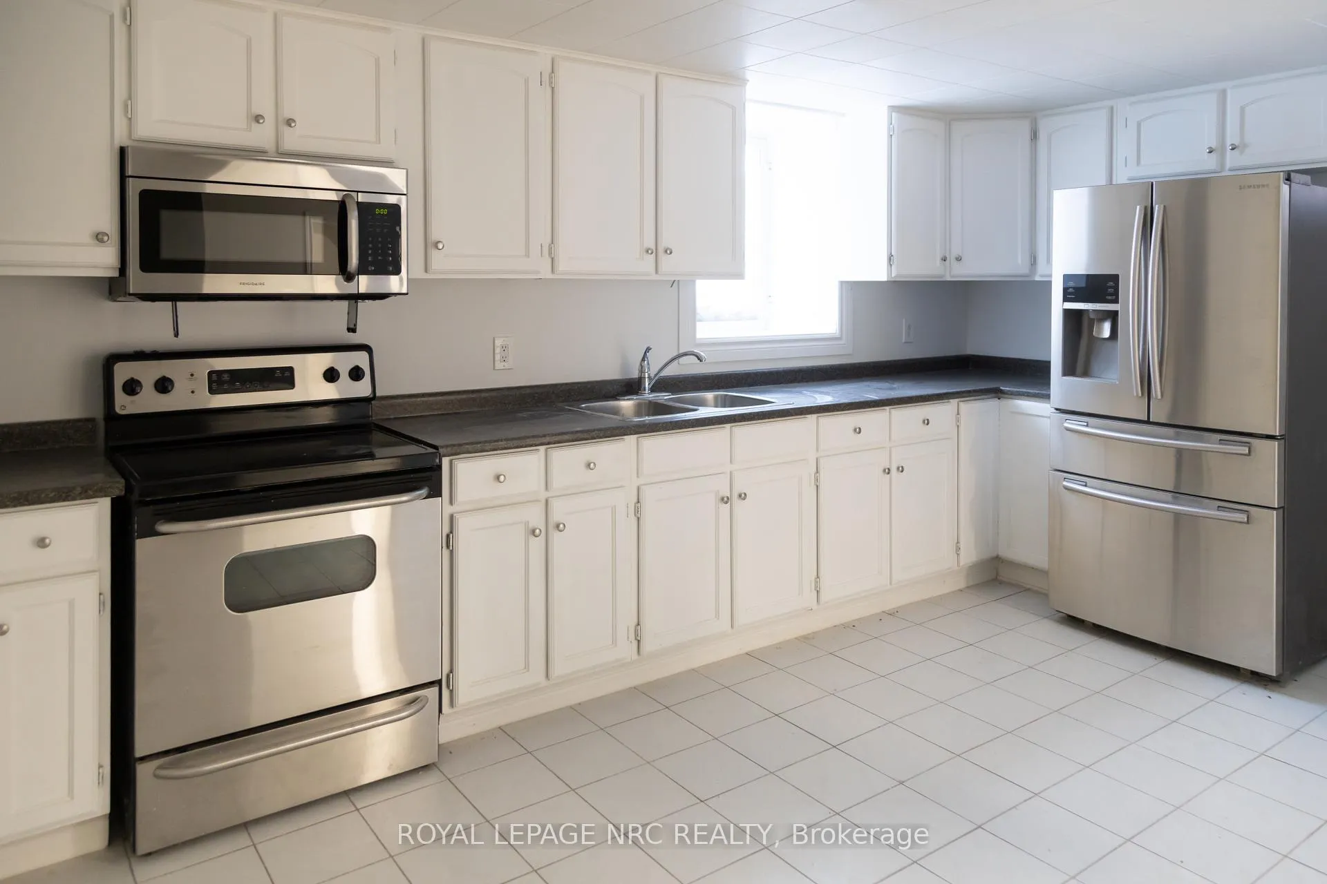Photo 4 of 5905 Valley Way, Niagara Falls, Stamford — HOMEH