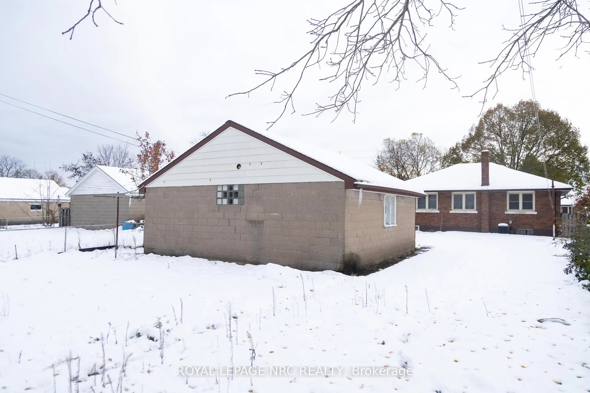 Photo 5 of 5905 Valley Way, Niagara Falls, Stamford — HOMEH