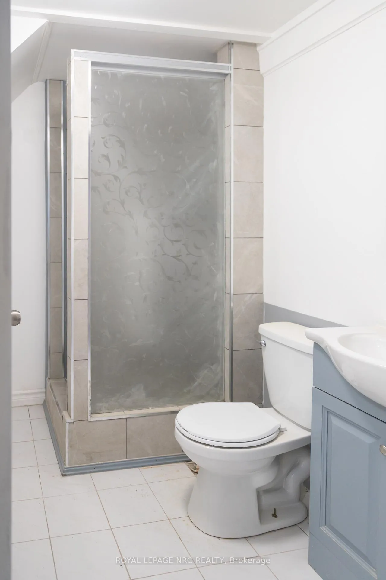 Photo 15 of 5905 Valley Way, Niagara Falls, Stamford — HOMEH