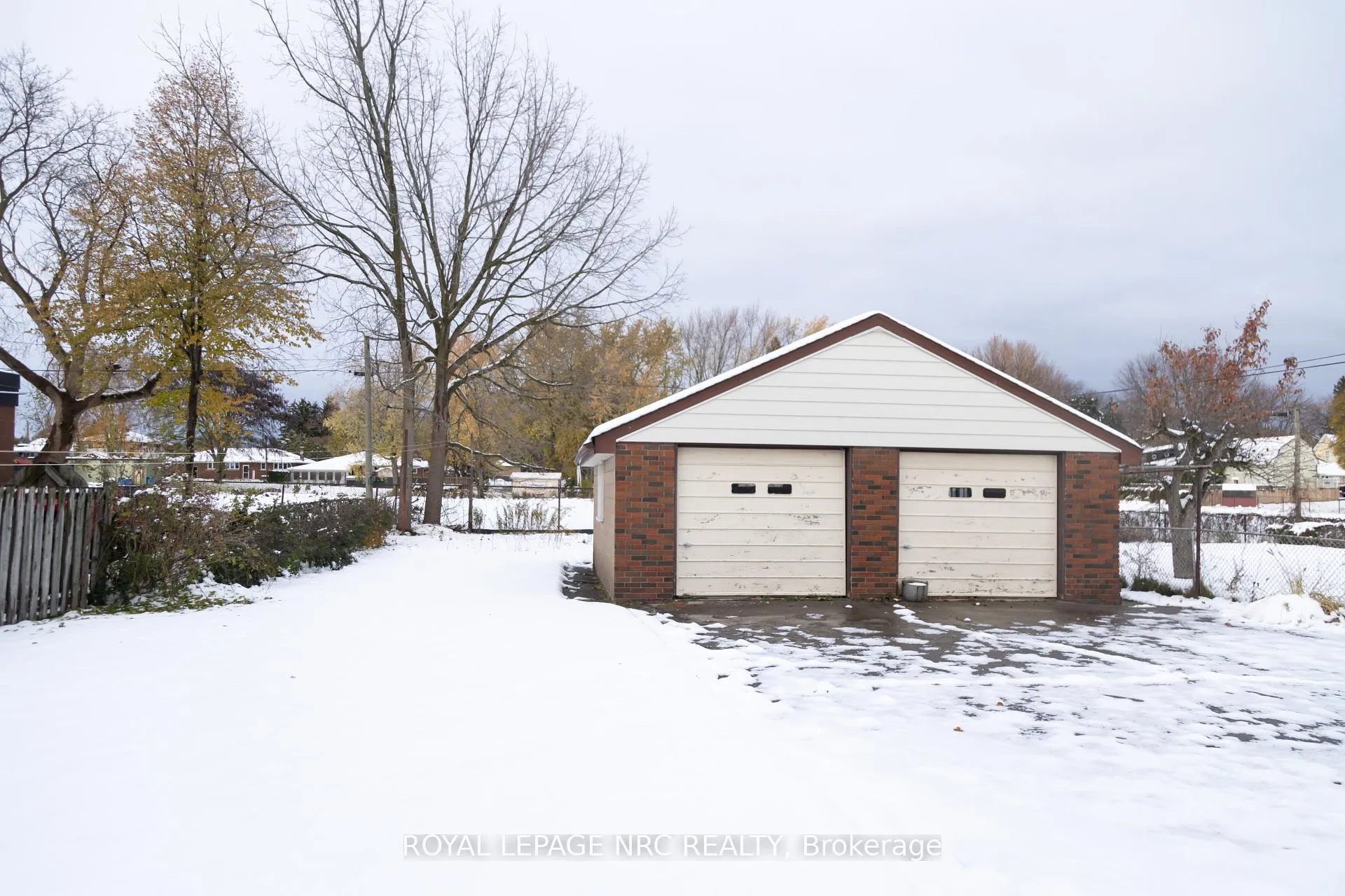 Photo 20 of 5905 Valley Way, Niagara Falls, Stamford — HOMEH