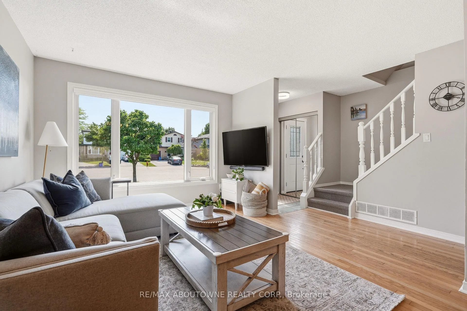 Photo 6 of 3054 Flanagan Court, Burlington, Brant Hills — HOMEH