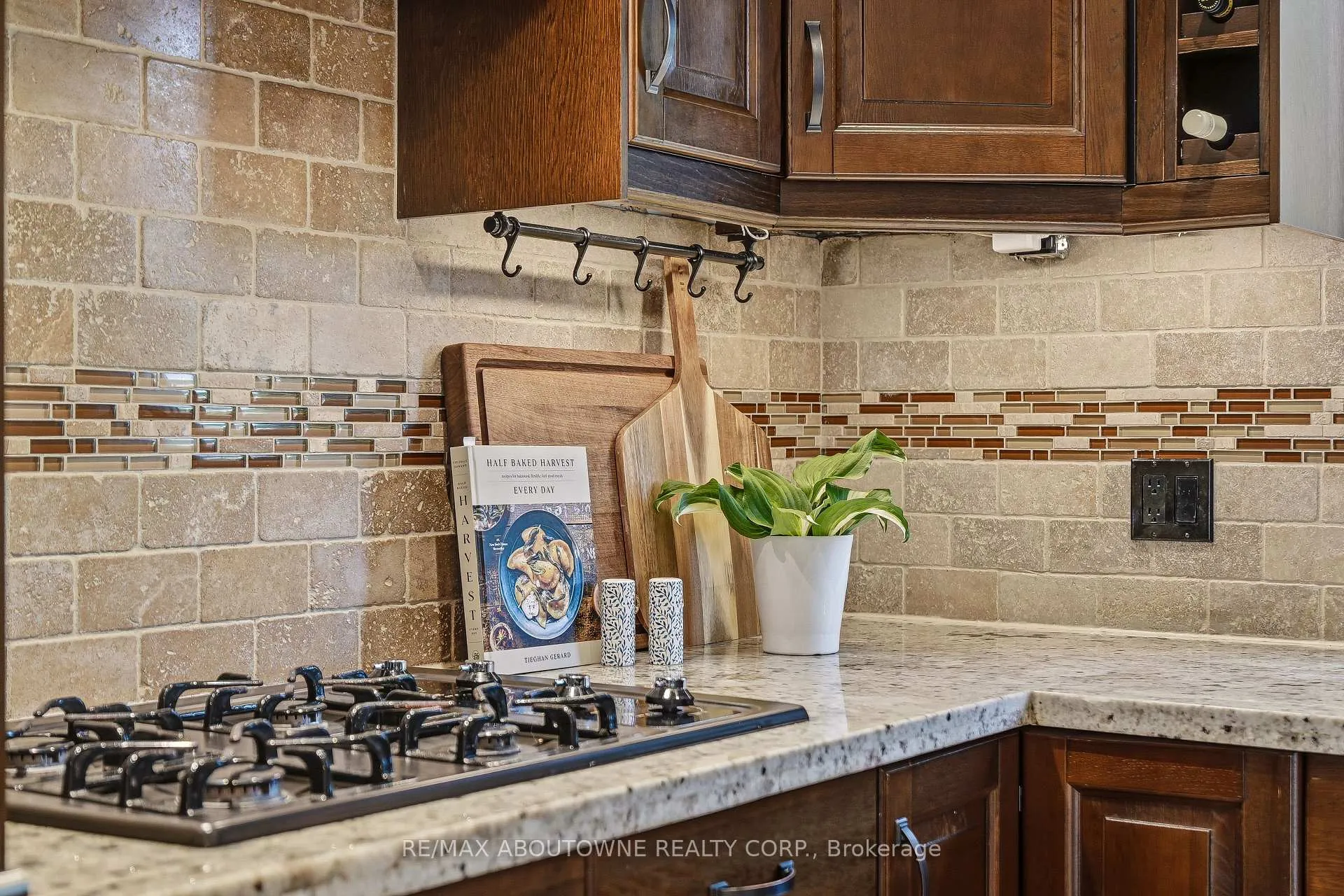 Photo 17 of 3054 Flanagan Court, Burlington, Brant Hills — HOMEH