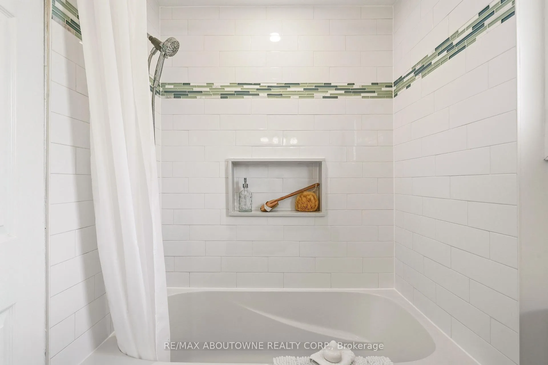 Photo 32 of 3054 Flanagan Court, Burlington, Brant Hills — HOMEH