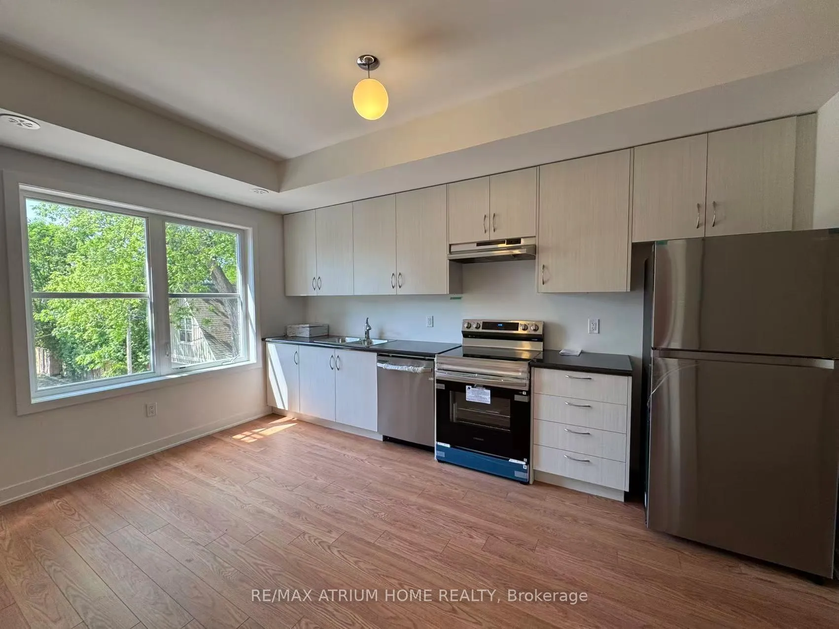 Photo 2 of Unit 228, 15100 Yonge Street N, Aurora, Aurora Village — HOMEH