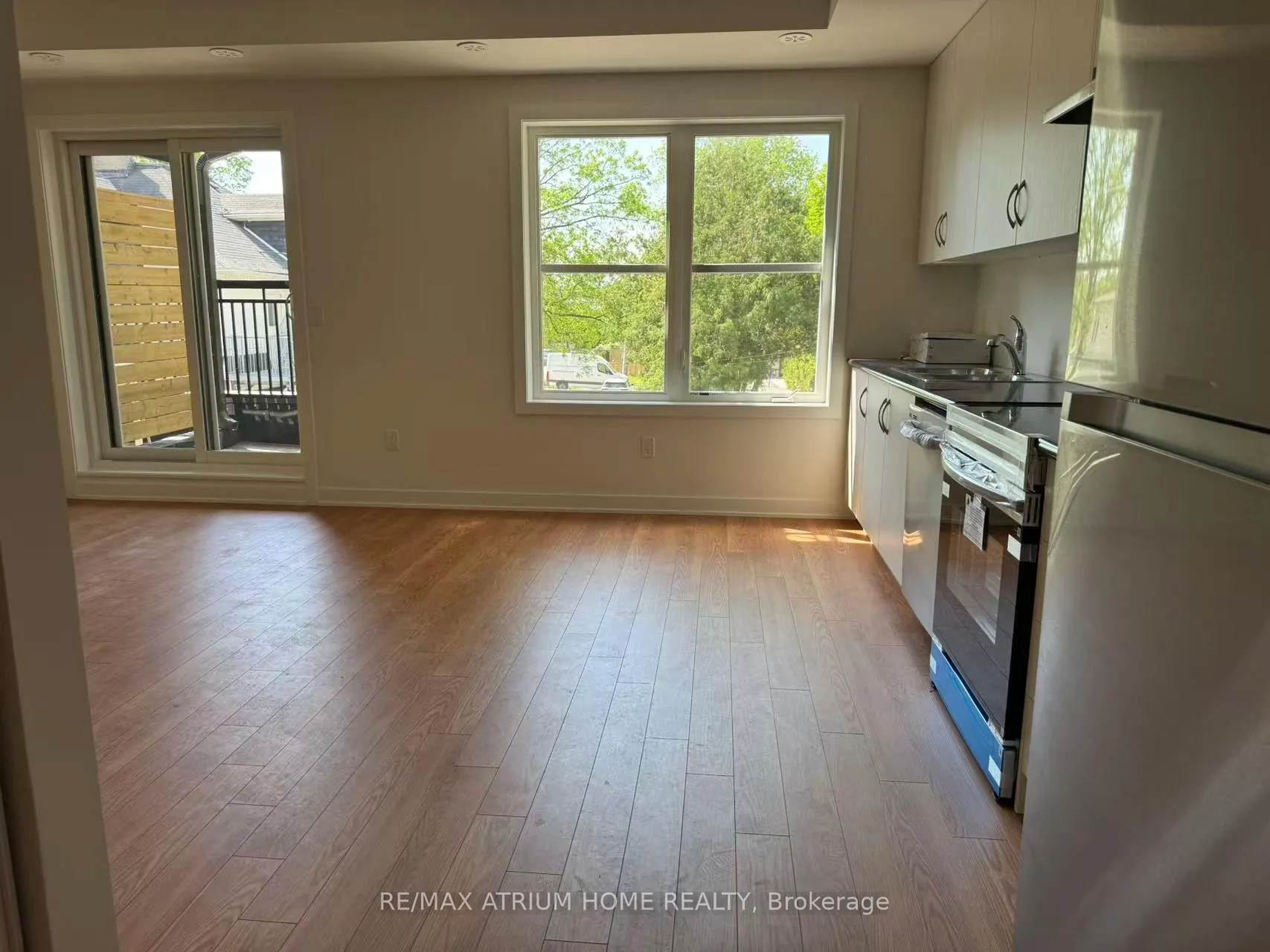 Photo 3 of Unit 228, 15100 Yonge Street N, Aurora, Aurora Village — HOMEH