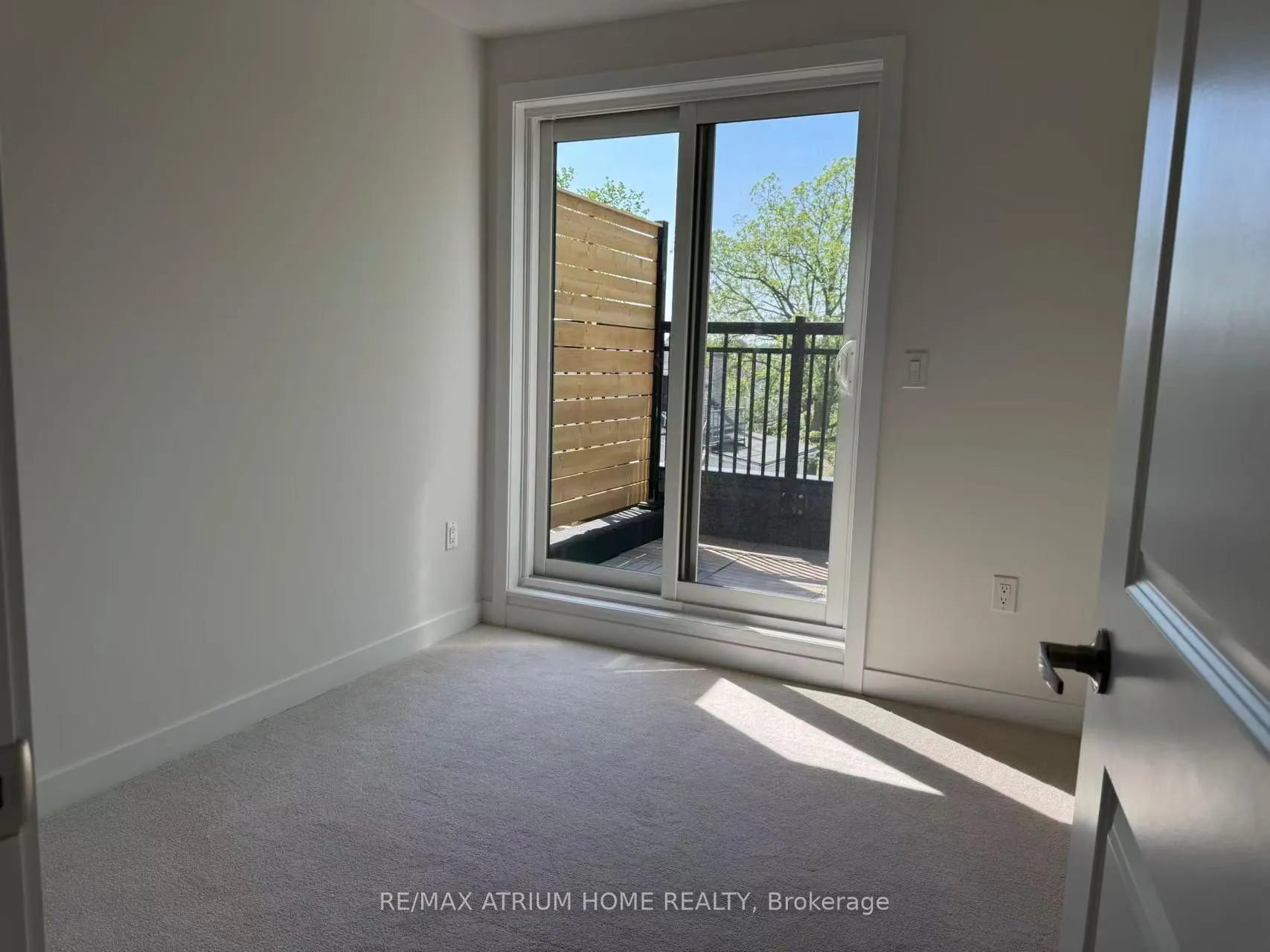 Photo 5 of Unit 228, 15100 Yonge Street N, Aurora, Aurora Village — HOMEH
