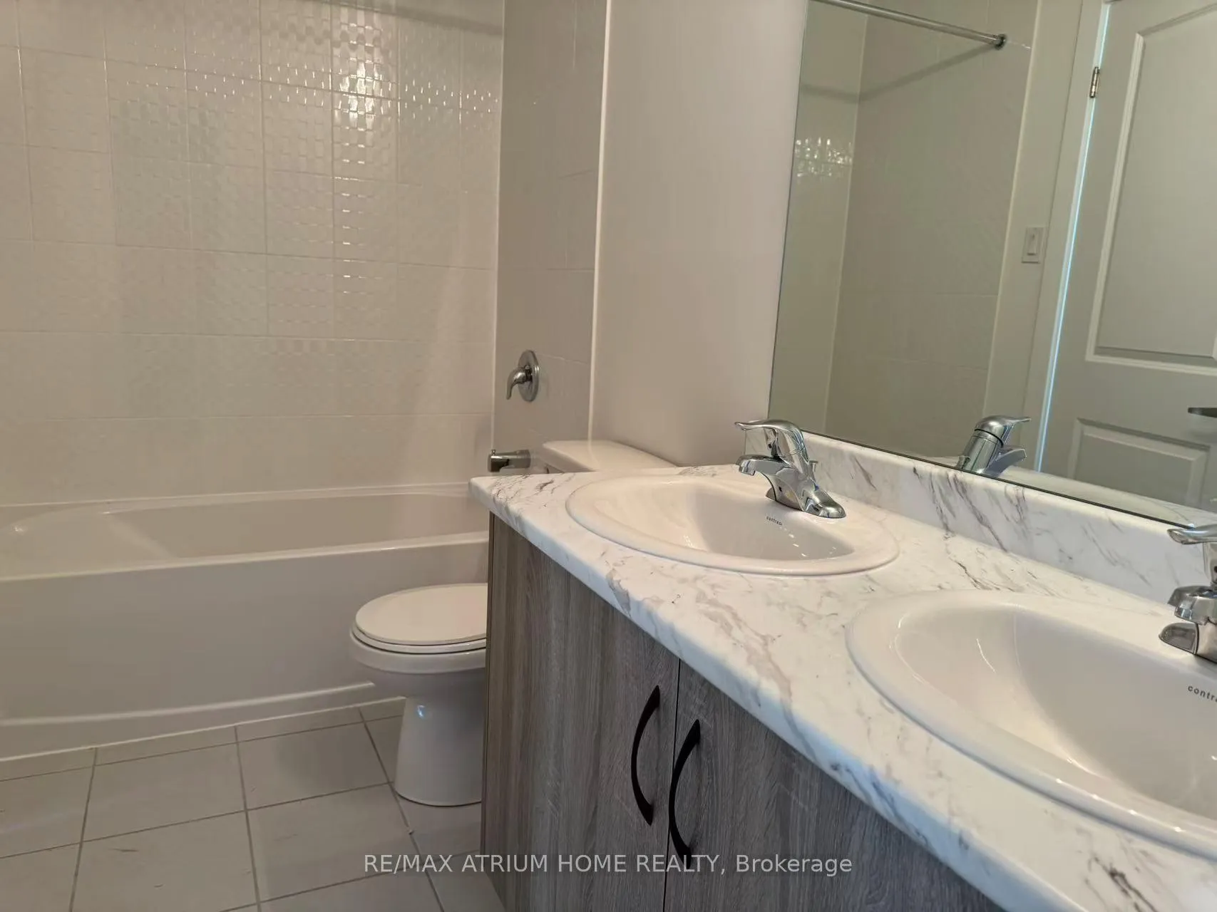 Photo 7 of Unit 228, 15100 Yonge Street N, Aurora, Aurora Village — HOMEH