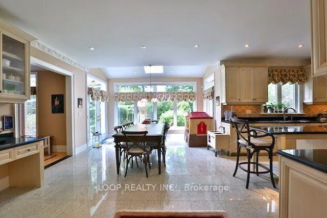 Photo 7 of 66 Cotswold Crescent, North York, St. Andrew-Windfields — HOMEH