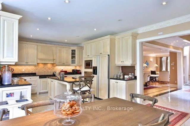Photo 8 of 66 Cotswold Crescent, North York, St. Andrew-Windfields — HOMEH